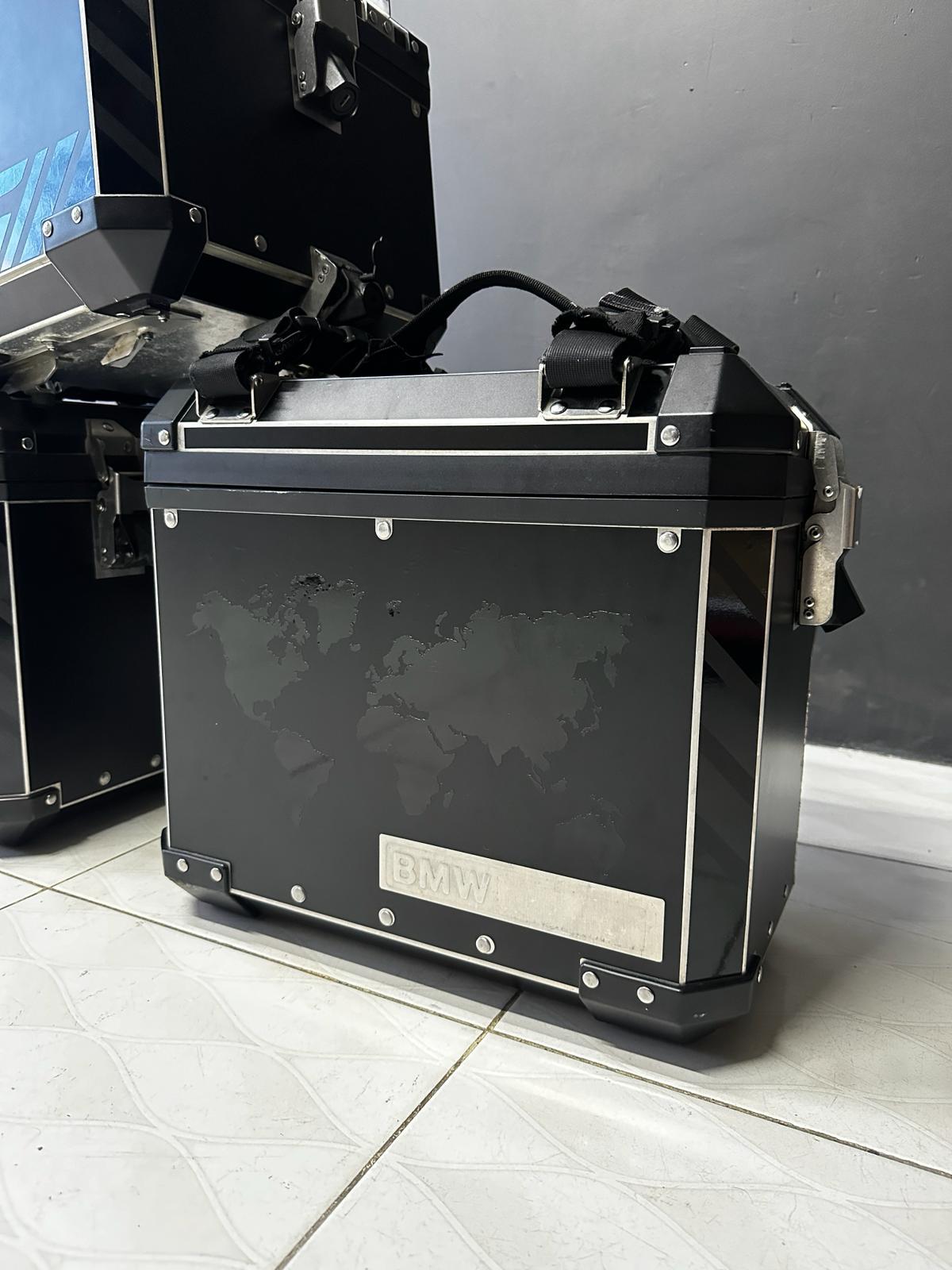 R1250 GSBMW Alüminyum GS Harita Desen Orta ve Yan Çanta (Top And Side Full Case) 2006-2013 Mat Siyah Kaplama