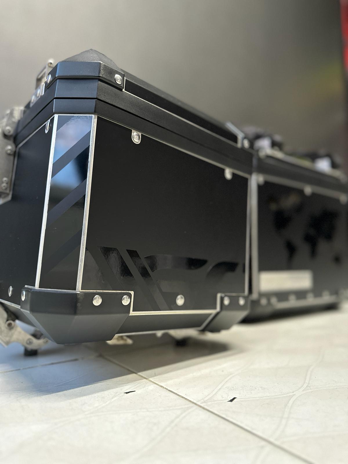 R1250 GSBMW Alüminyum GS Harita Desen Orta ve Yan Çanta (Top And Side Full Case) 2006-2013 Mat Siyah Kaplama