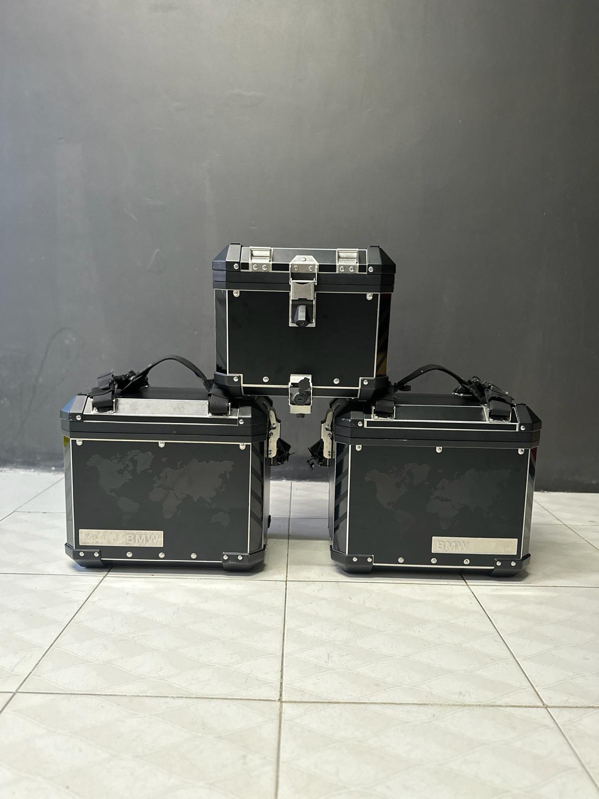 R1250 GSBMW Alüminyum GS Harita Desen Orta ve Yan Çanta (Top And Side Full Case) 2006-2013 Mat Siyah Kaplama