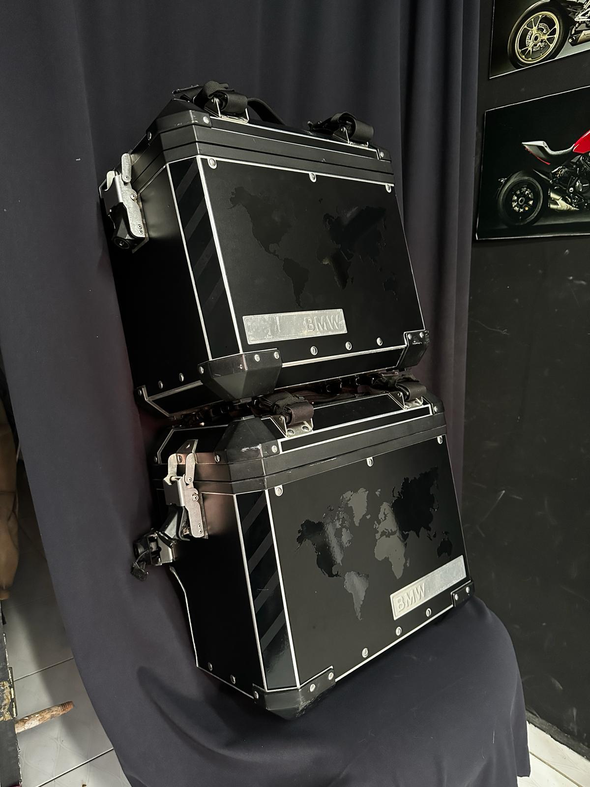 R1250 GSBMW Alüminyum GS Harita Desen Orta ve Yan Çanta (Top And Side Full Case) 2006-2013 Mat Siyah Kaplama