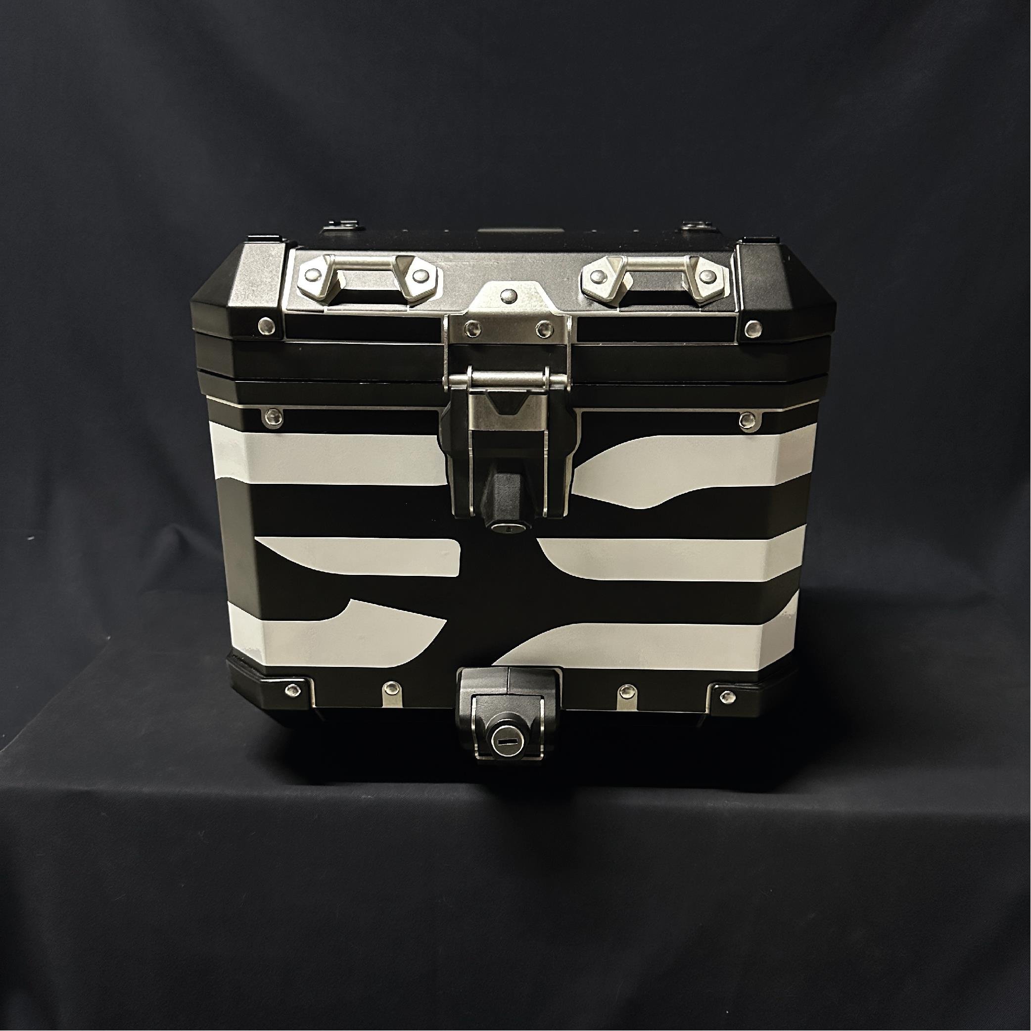 BMW ÇANTABMW Alüminyum Orta Çanta 2014+ Mat Siyah Kaplama Ve Reflektif Sticker