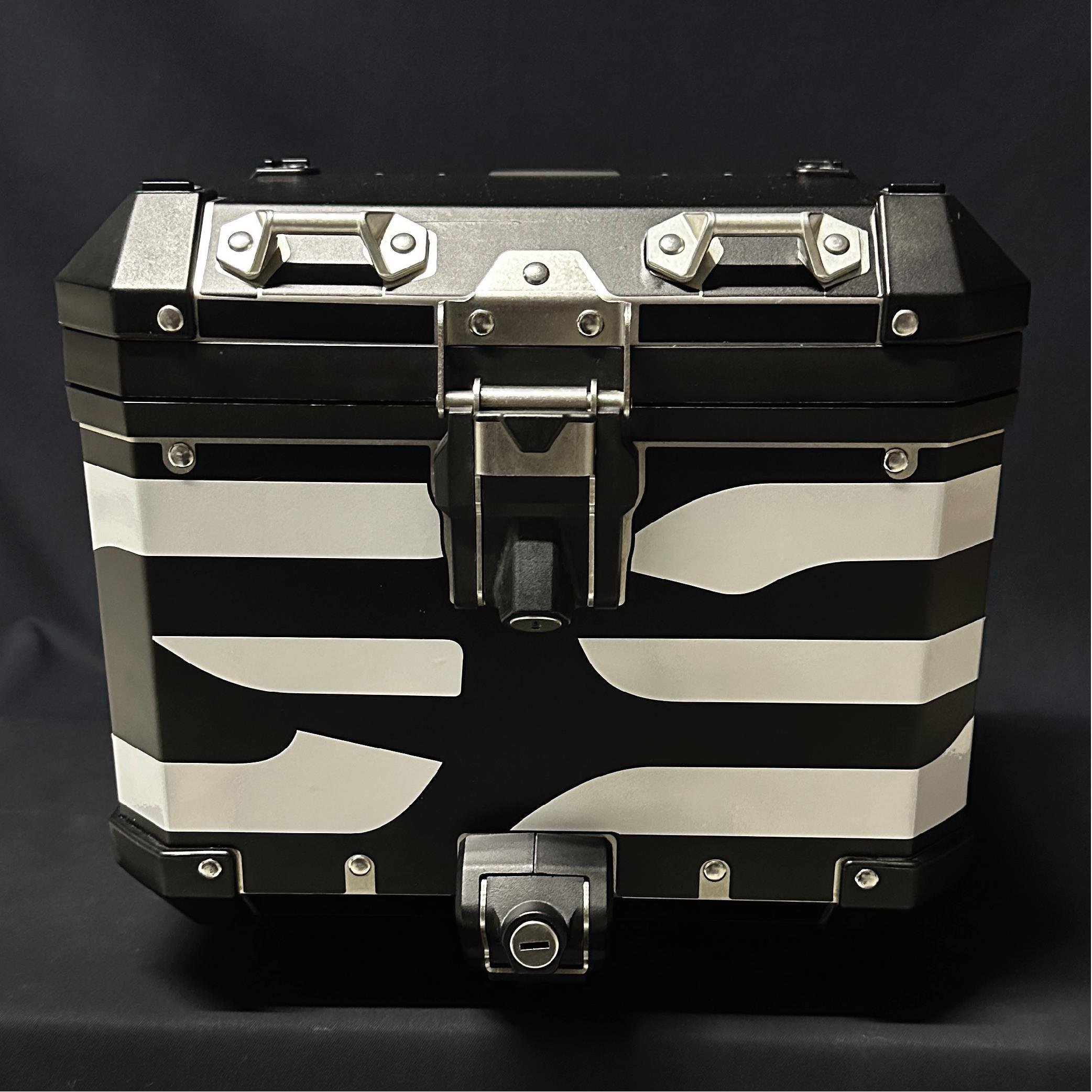 BMW ÇANTABMW Alüminyum Orta Çanta 2014+ Mat Siyah Kaplama Ve Reflektif Sticker