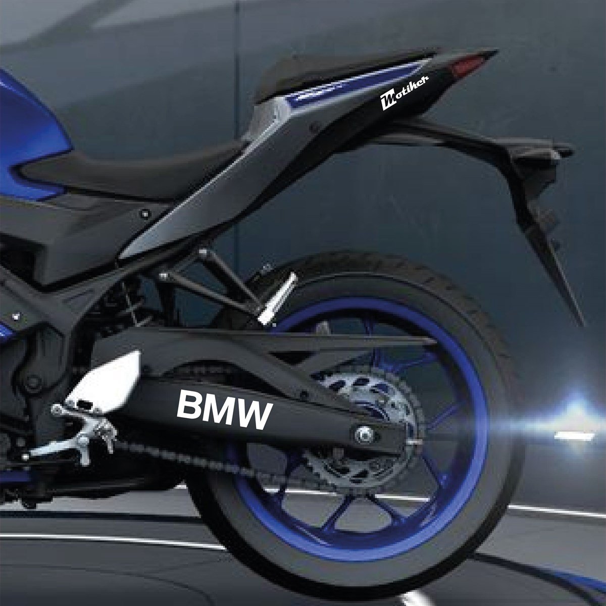 BMW Yazılı Beyaz Arka Maşa Sticker Etiket Modeli