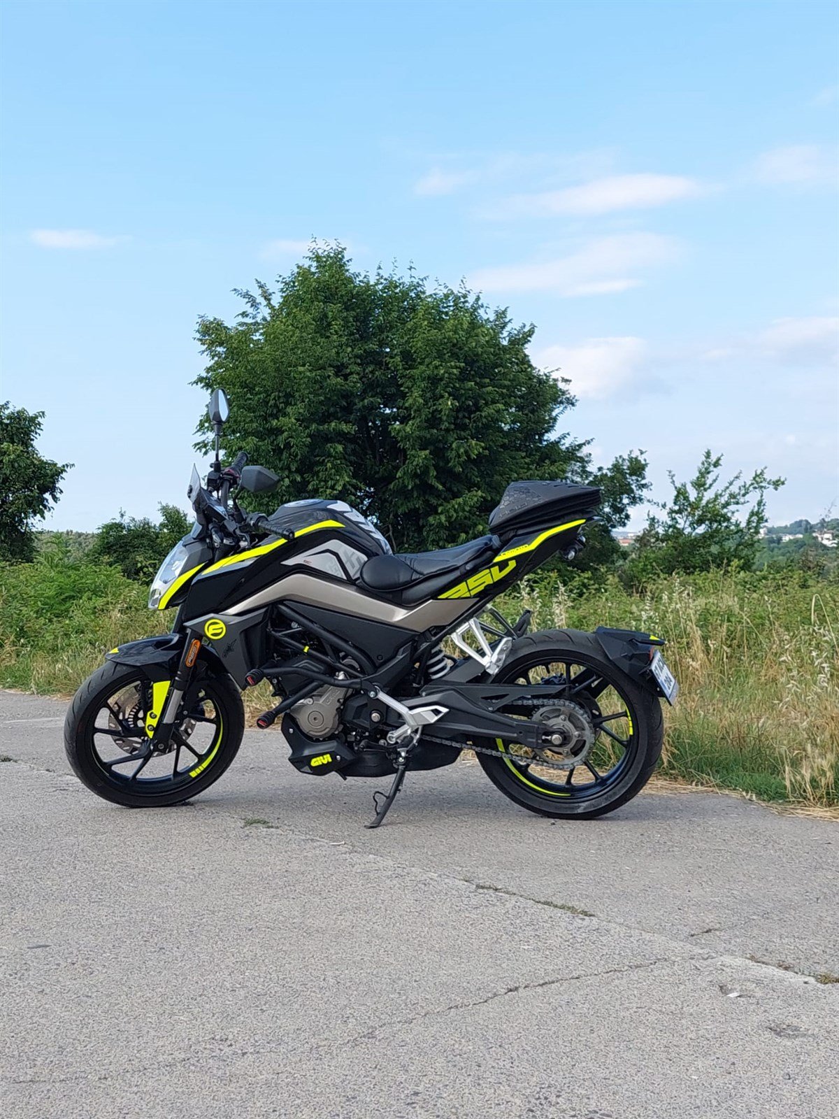CF MOTO 250NK Neon Sarı Takım Sticker Modeli 2