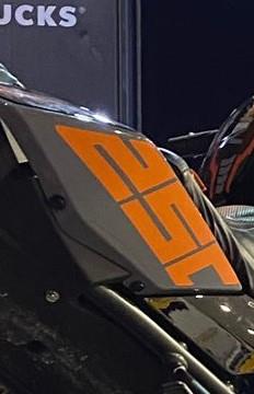 CF Moto NK250 Arka Kuyruk Altı 250 Sticker Etiket Turuncu