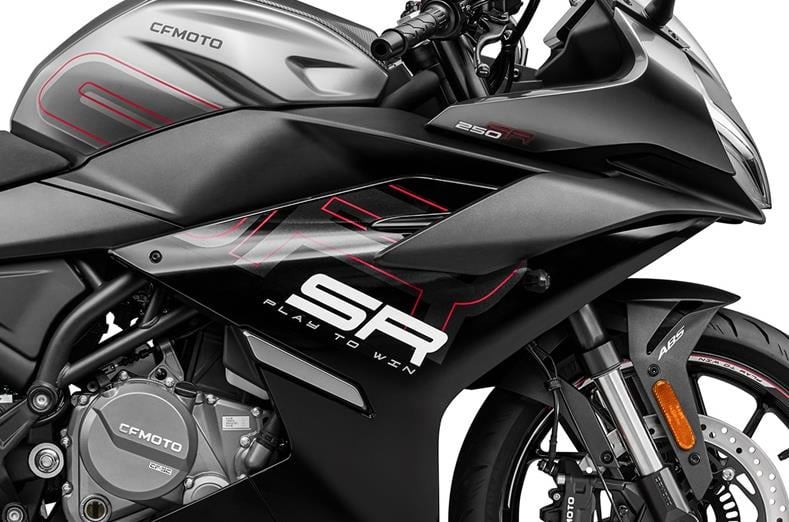CFMOTO 250SR 2024 Orijinal Tasarım Motosiklet Sticker Etiket Modeli Kırmızı Gri (Beyaz)