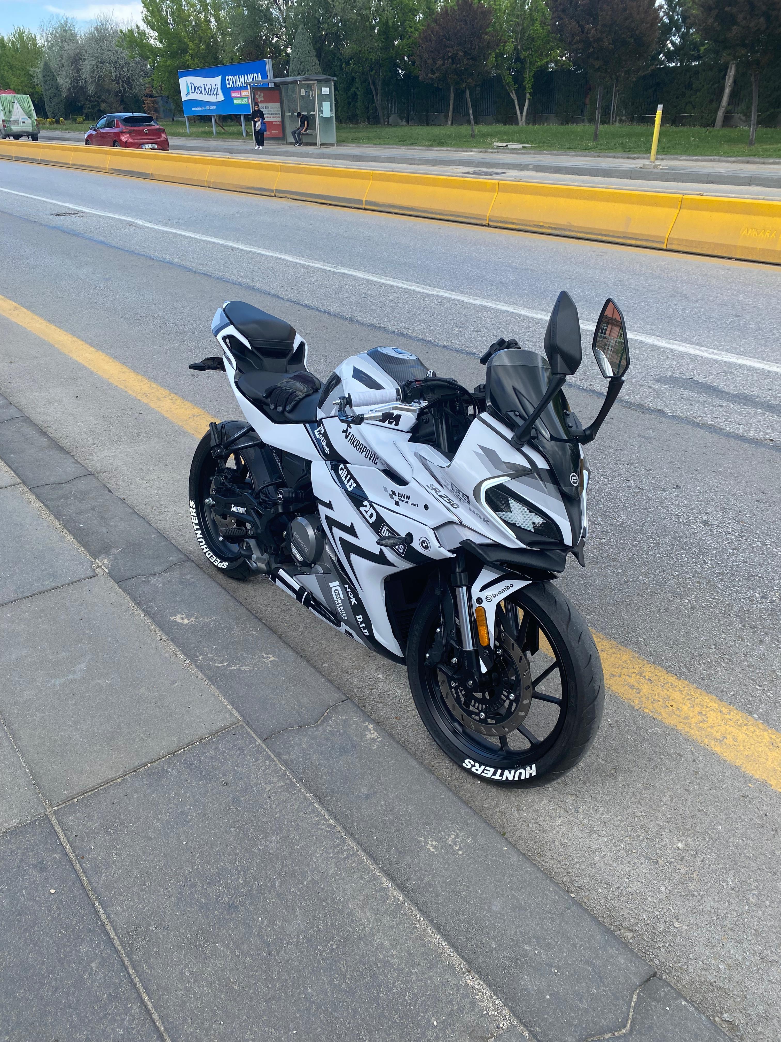 250SRCFMOTO 250SR BMW HP4 MODEL PARCALI MOTOSIKLET KAPLAMA STICKER ETIKET MODELI  SİYAH BEYAZ GRİ RENK