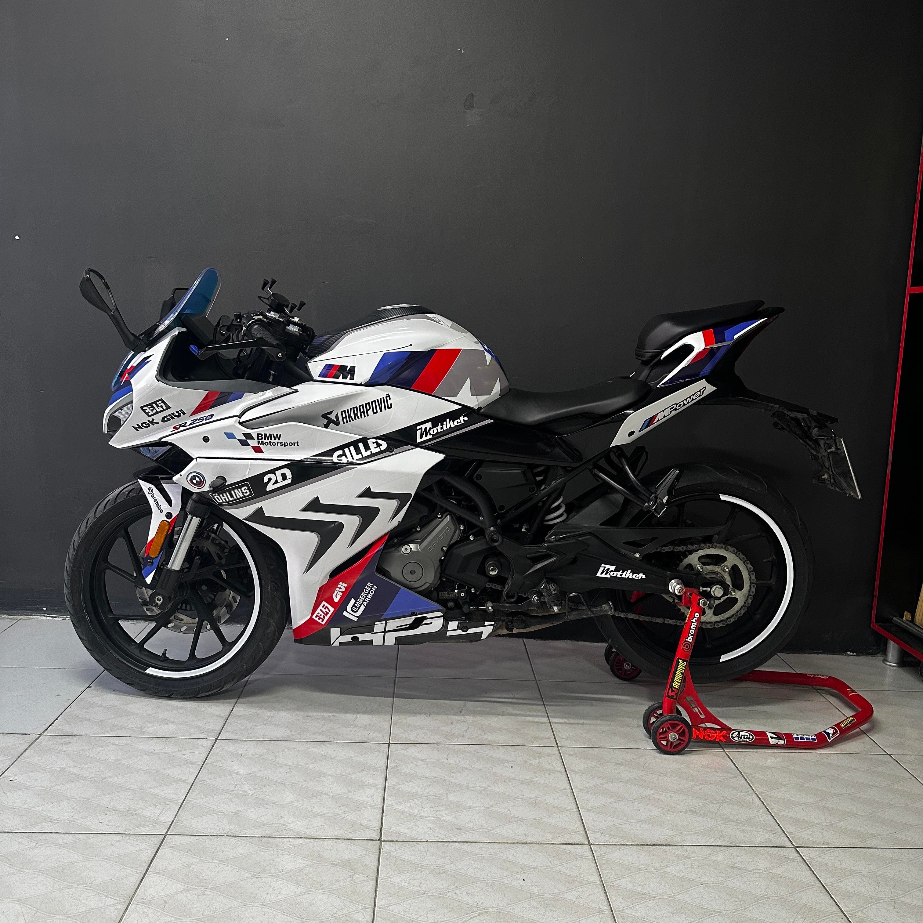 250SRCFMOTO 250SR BMW HP4 MODEL PARCALI MOTOSIKLET KAPLAMA STICKER ETIKET MODELI RENK 1