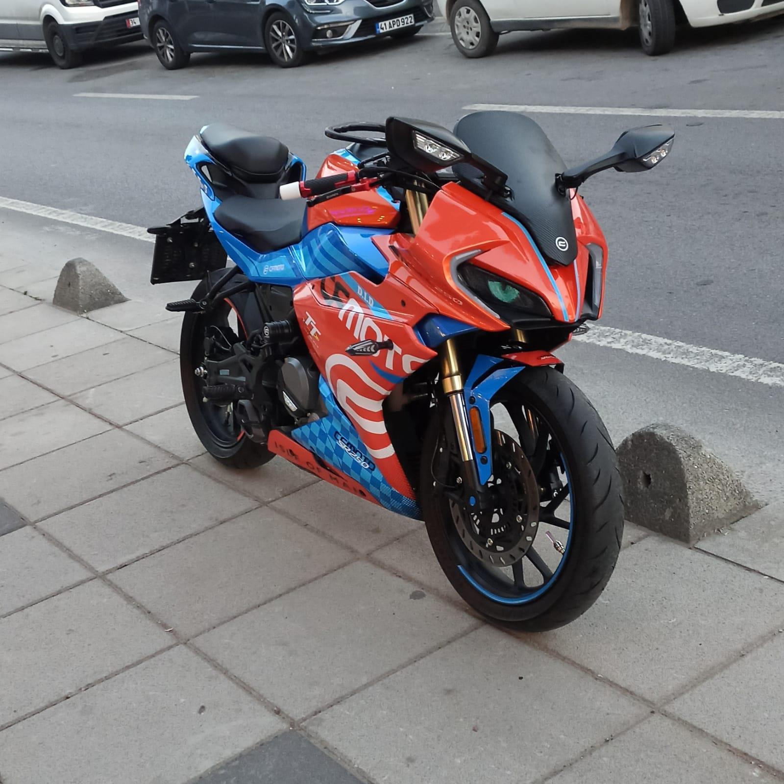 MotosikletCFMOTO 250SR Racing Model Motosiklet Sticker Etiket Kaplama Modeli Turuncu Mavi