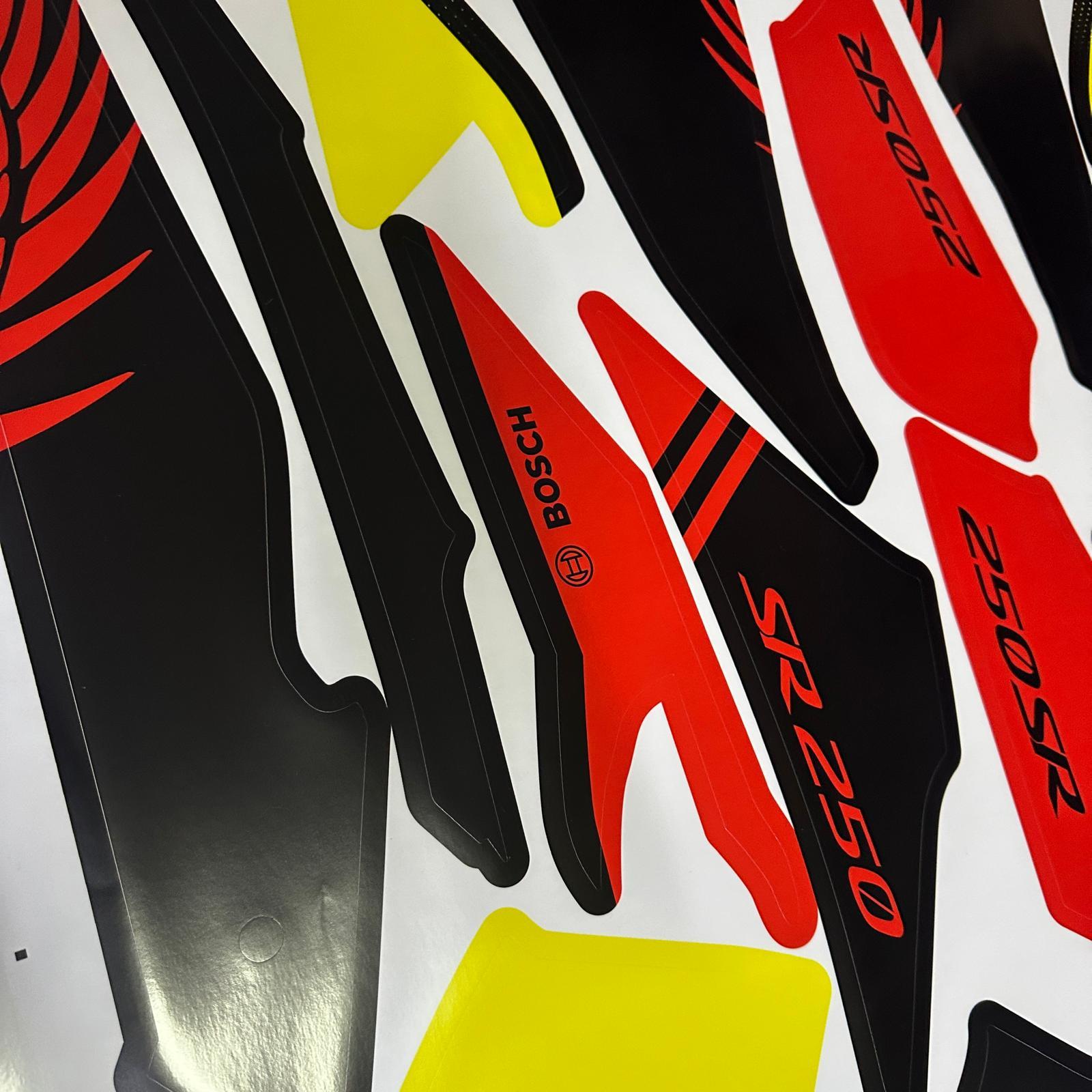 250SRCFMOTO 250SR SARI KIRMIZI DRAGON MODEL PARÇALI MOTOSIKLET KAPLAMA STICKER ETIKET MODELI 