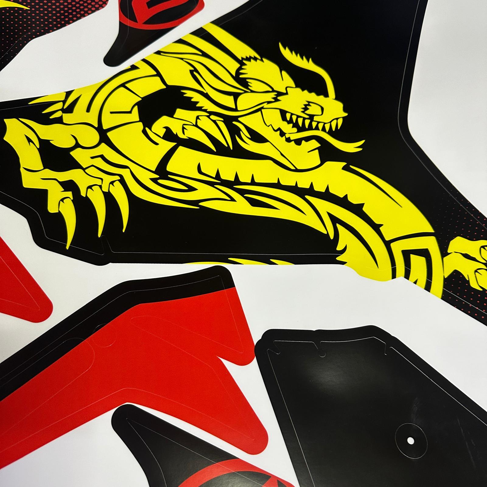 250SRCFMOTO 250SR SARI KIRMIZI DRAGON MODEL PARÇALI MOTOSIKLET KAPLAMA STICKER ETIKET MODELI 
