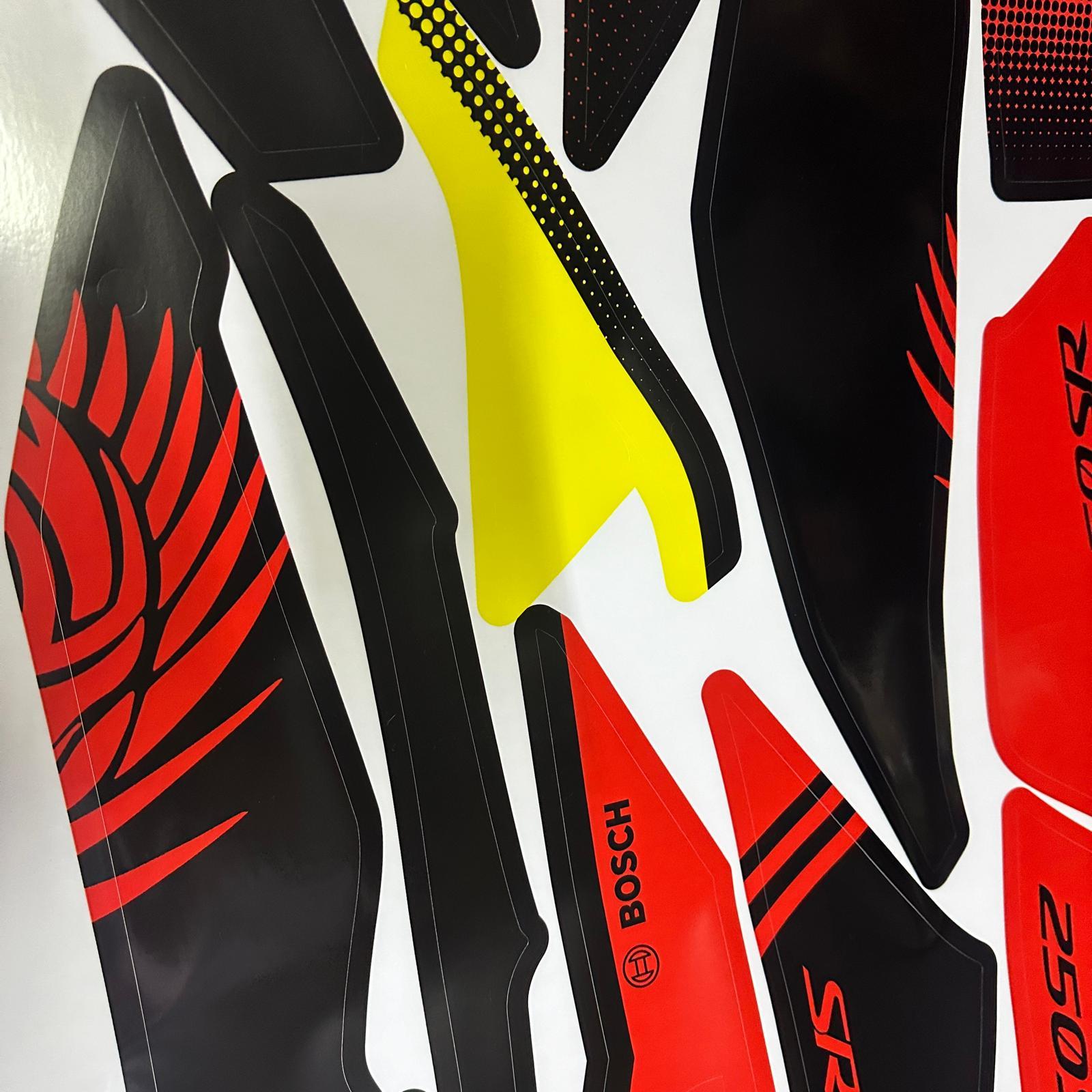 250SRCFMOTO 250SR SARI KIRMIZI DRAGON MODEL PARÇALI MOTOSIKLET KAPLAMA STICKER ETIKET MODELI 