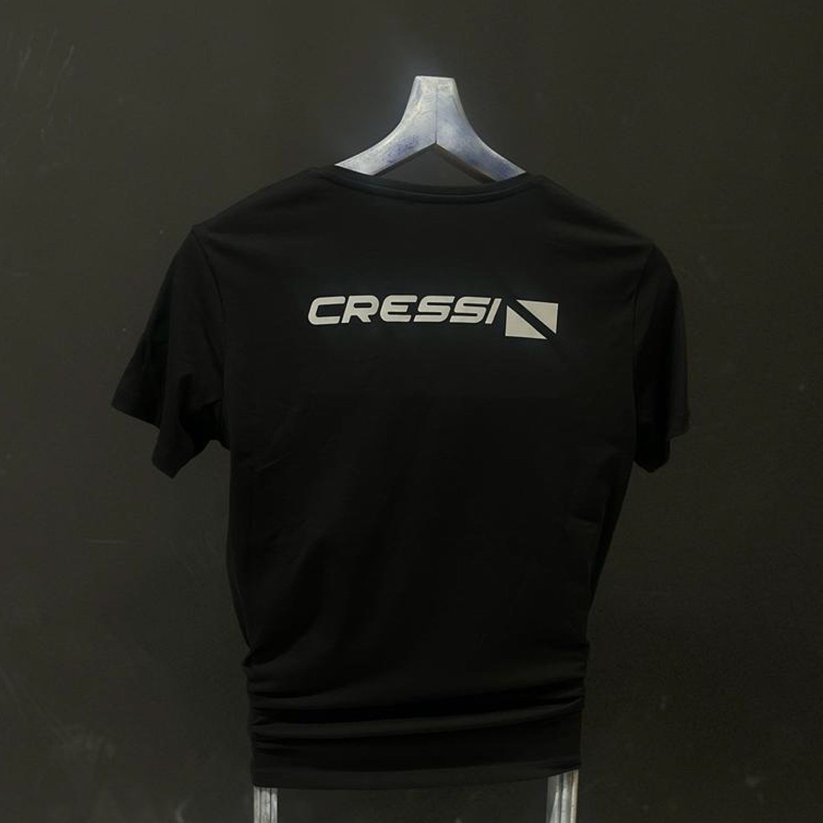 Cressi Sponsor Markalı Siyah T-Shirt Modeli