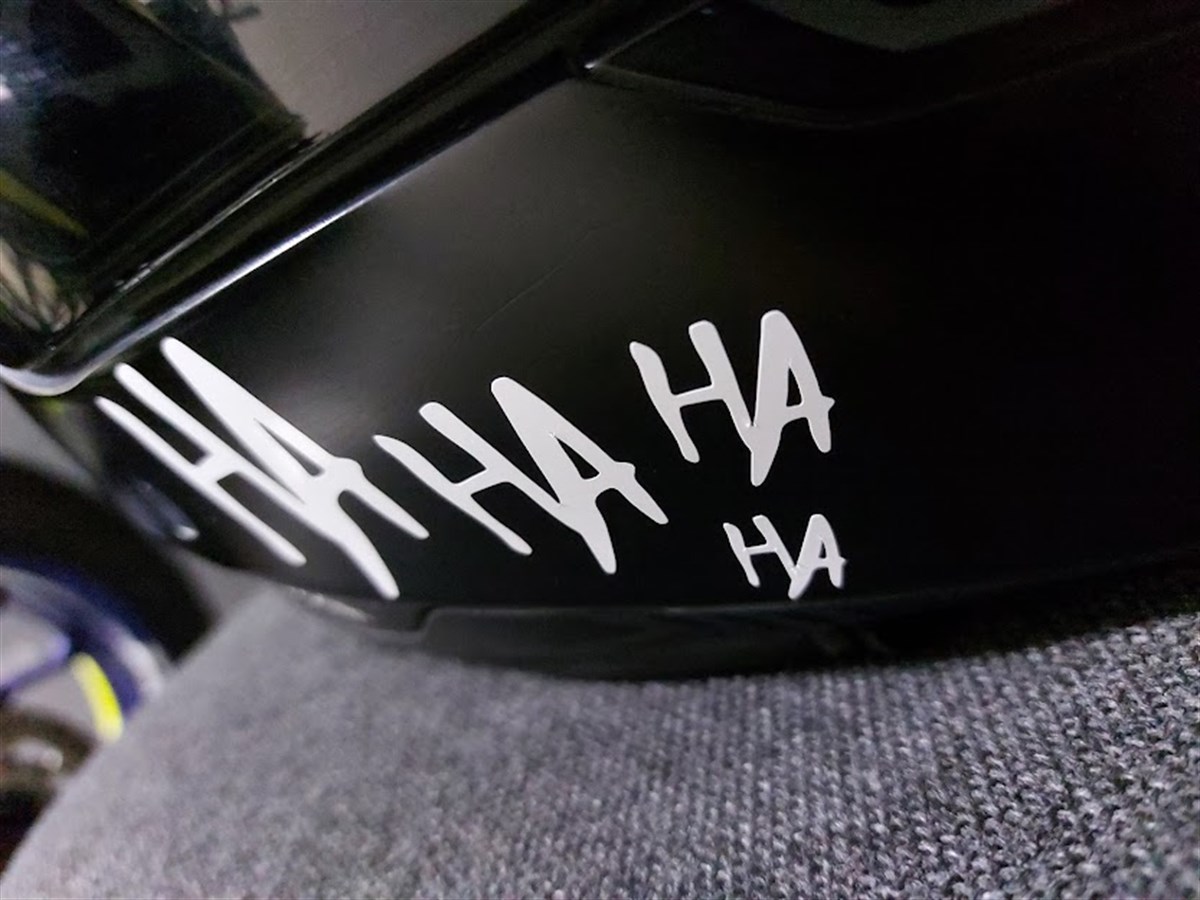 Gülen Yüz Desenli Sticker Etiket Modeli