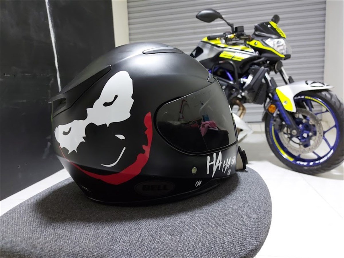 Gülen Yüz Desenli Sticker Etiket Modeli