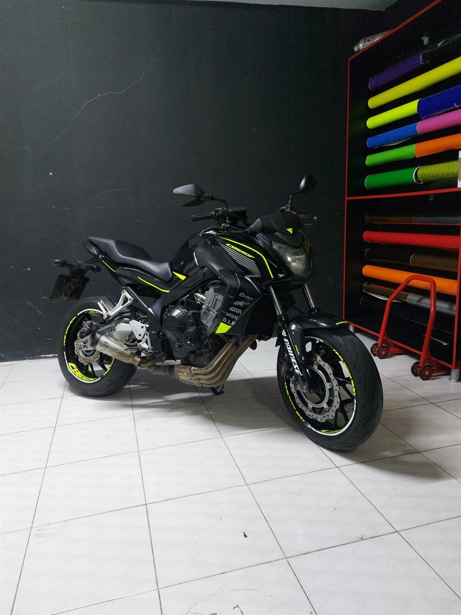 Honda CB650F Neon ve Gümüş Gri Özel Tasarım Modeli 