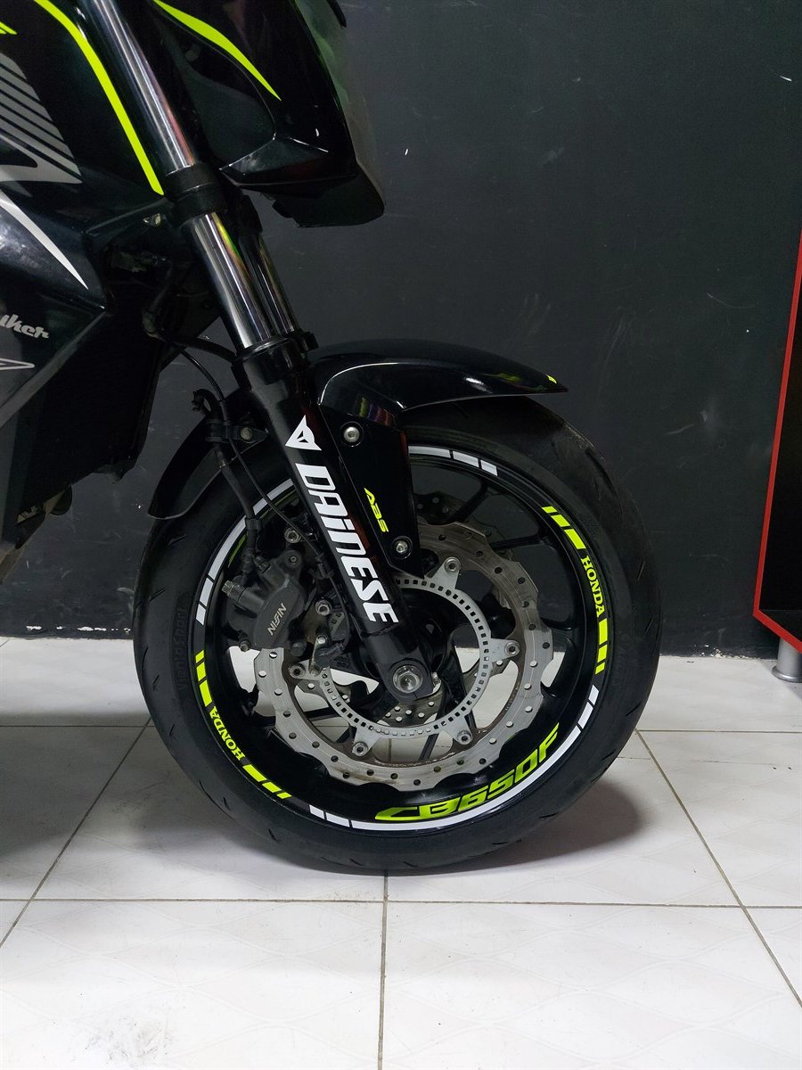 Honda CB650F Neon ve Gümüş Gri Özel Tasarım Modeli 