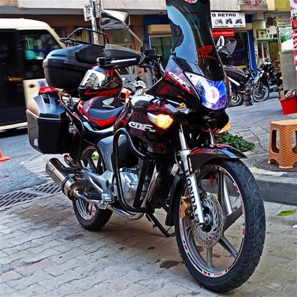 Honda CBF 150 Kırmızı Fırtına Desenli Sticker Etiket Modeli
