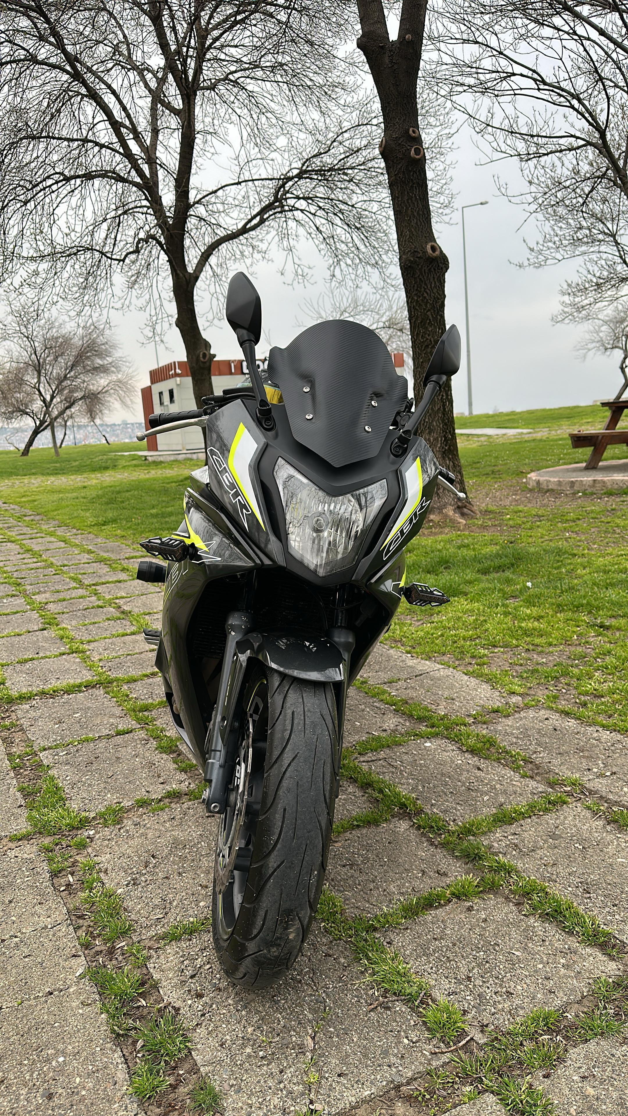 CBR650FHonda Cbr 650F Kafa Grenaj Sticker Neon Beyaz CBR Yazılı
