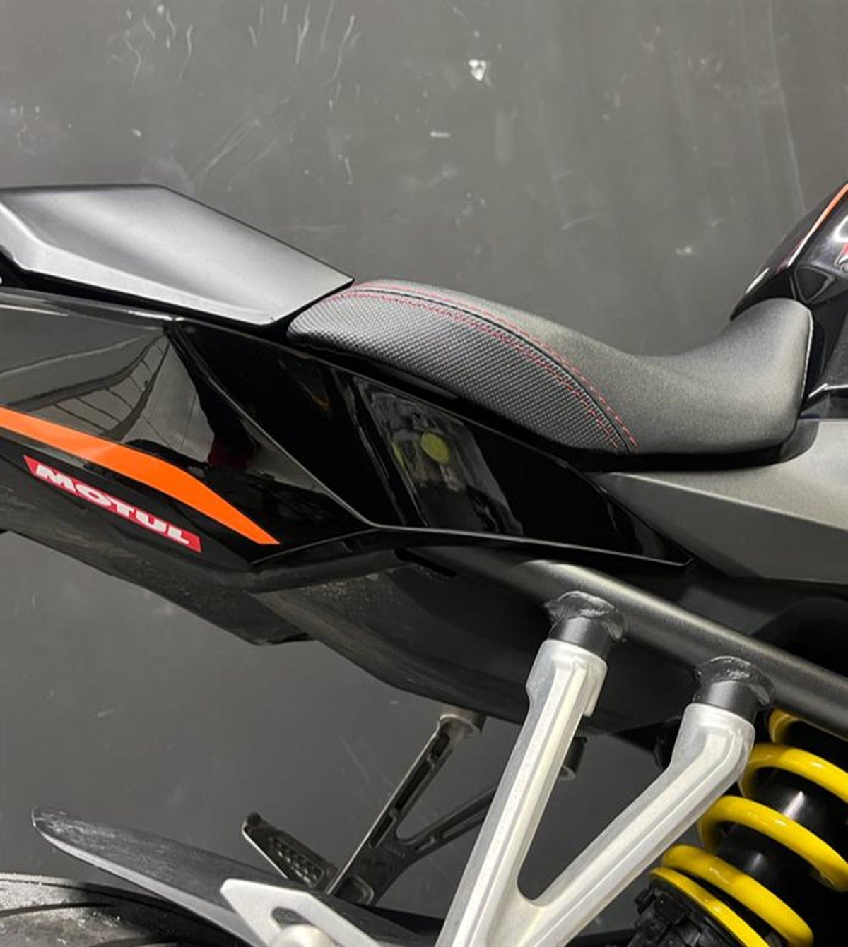 Honda CBR 650R Kuyruk Karbon Sticker Etiket Modeli