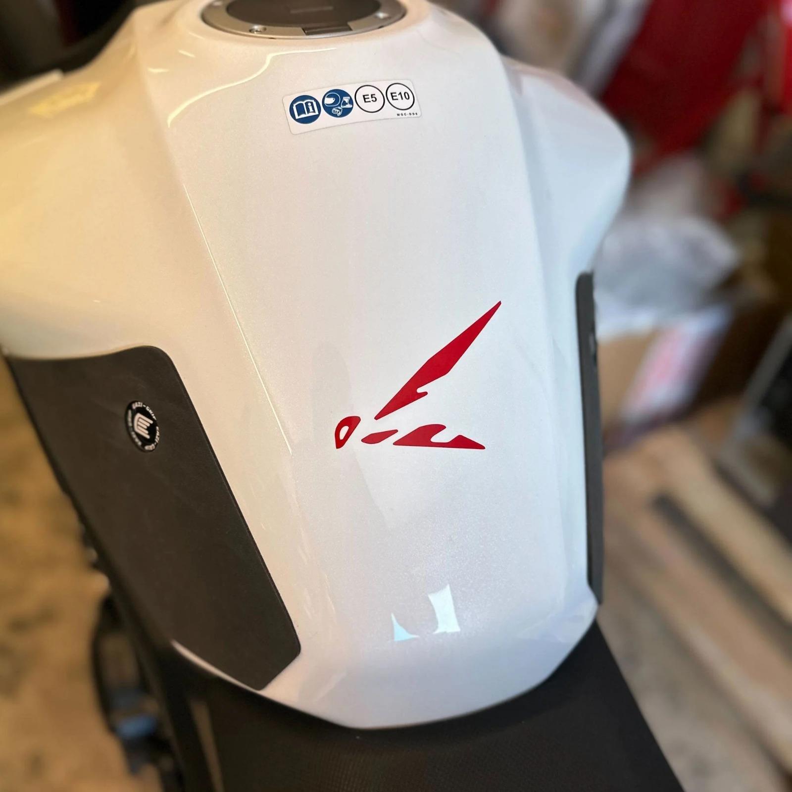 HONDAHonda Hornet Depo Orta Sticker Etiket Modeli 