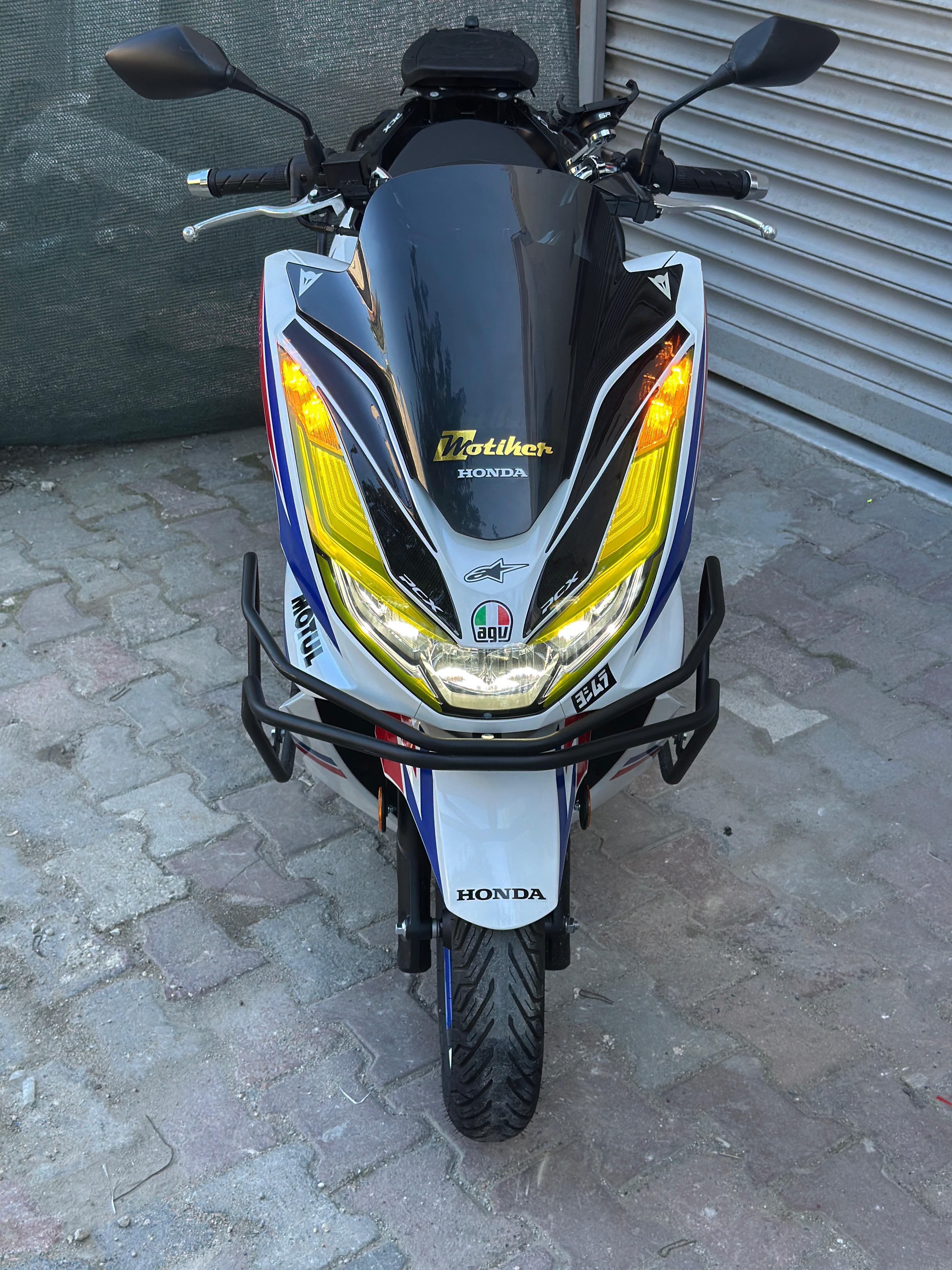 PCXHonda PCX Ön Far Kaşı Şeffaf Sticker Sarı