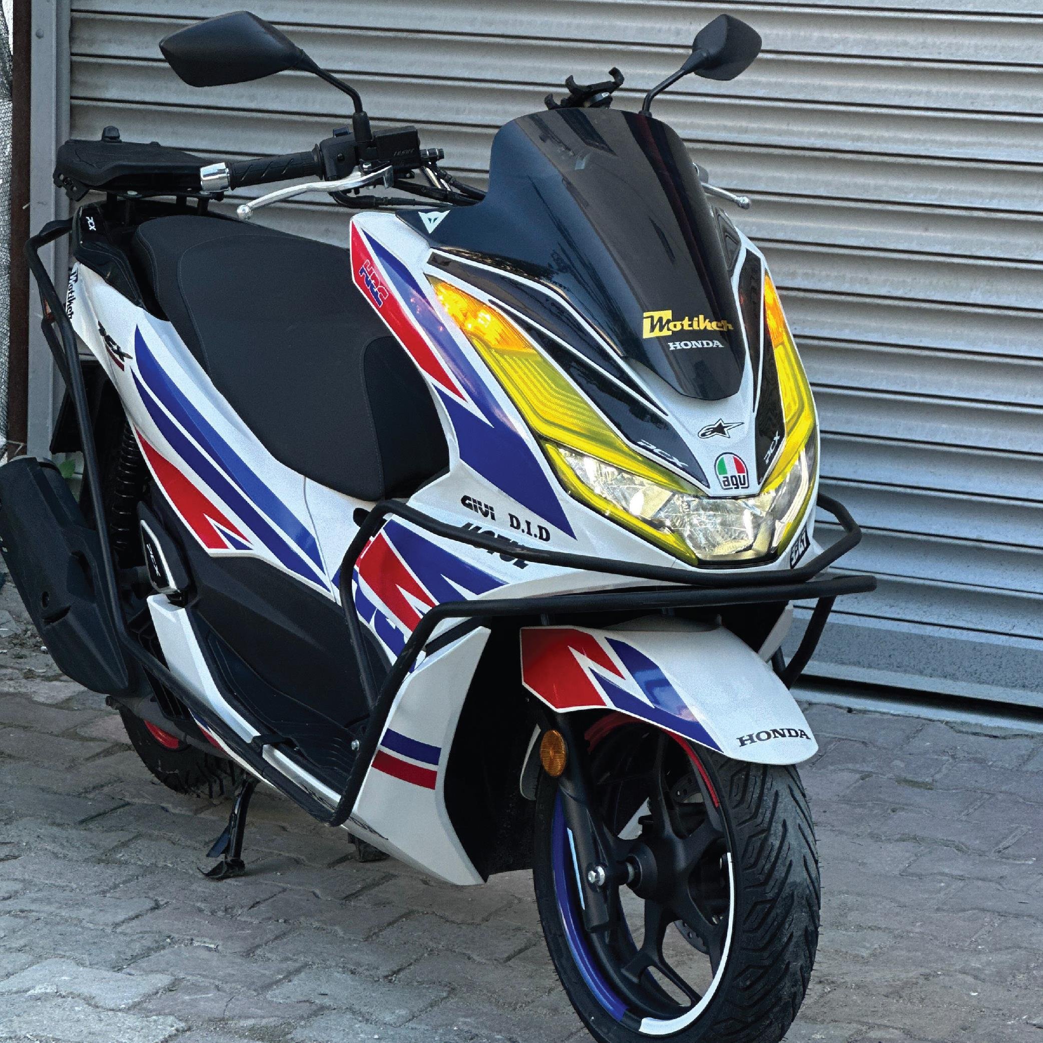 PCXHonda PCX Ön Far Kaşı Şeffaf Sticker Sarı