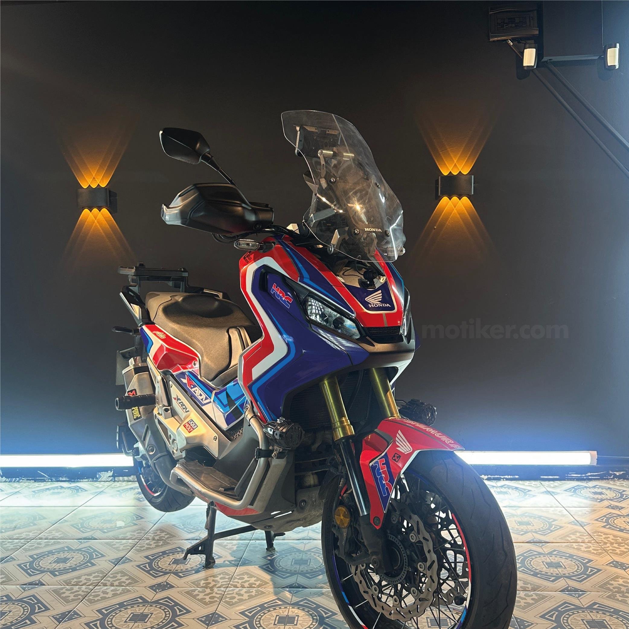 X-ADV 750 / X-ADV 750 Special EditionHonda X-ADV 750 201-2020 Model HRC Parçalı Kaplama Modeli