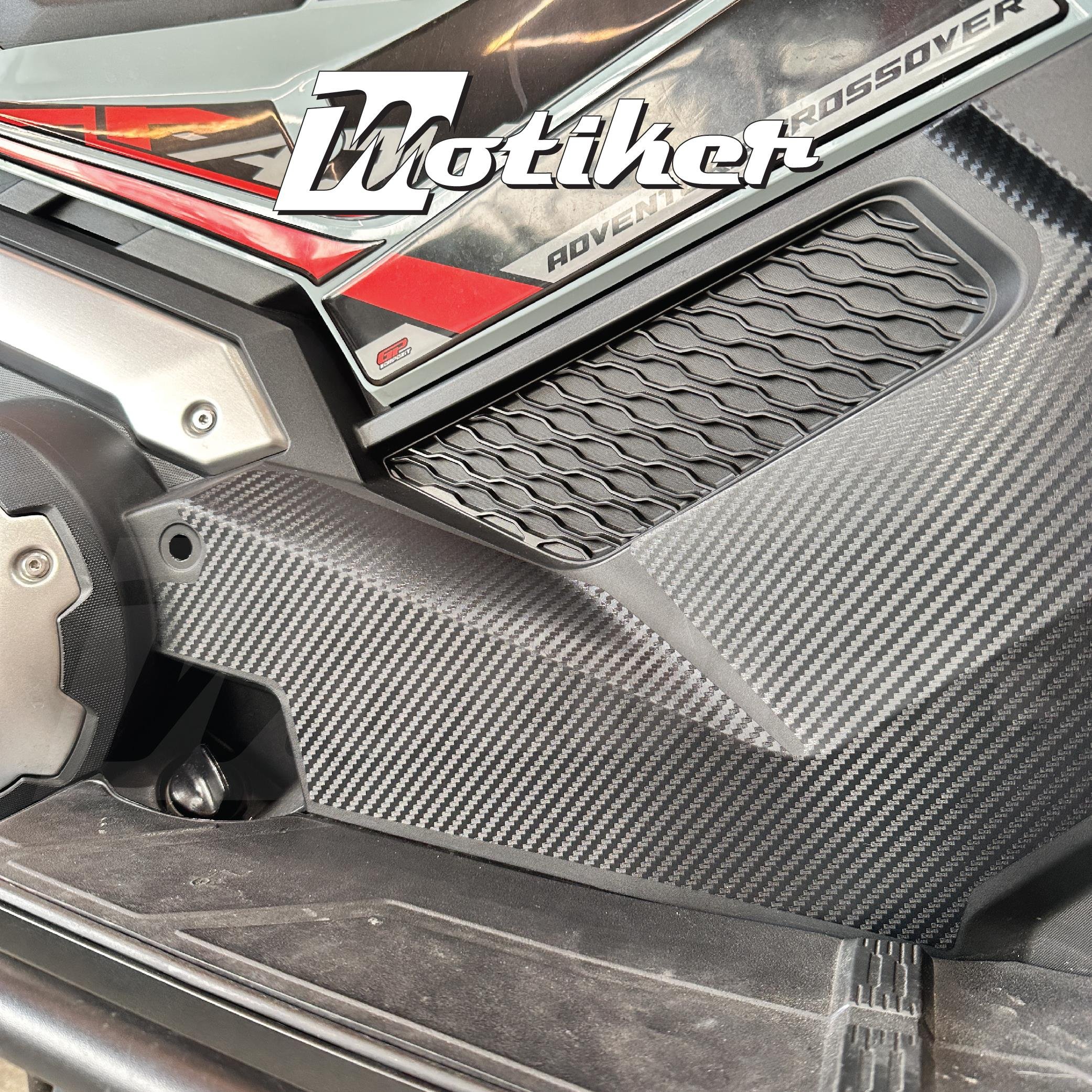 X-ADV 750 / X-ADV 750 Special EditionHONDA X-ADV 750 2021-2024 Karbon Sticker Etiket Modeli Orta Plastik Sağ Sol 