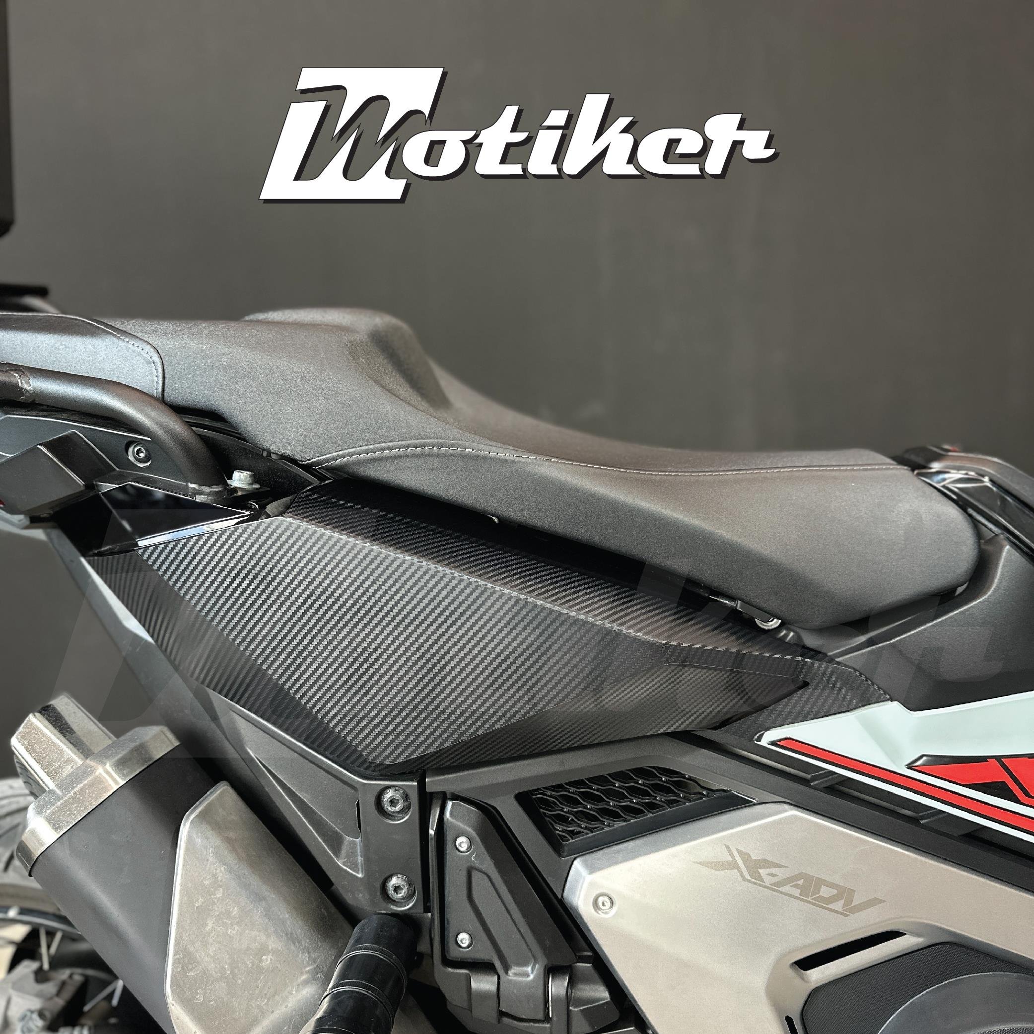 X-ADV 750 / X-ADV 750 Special EditionHONDA X-ADV 750 2021-2024 Karbon Sticker Etiket Modeli Arka Kuyruk Üzeri Sağ Sol  