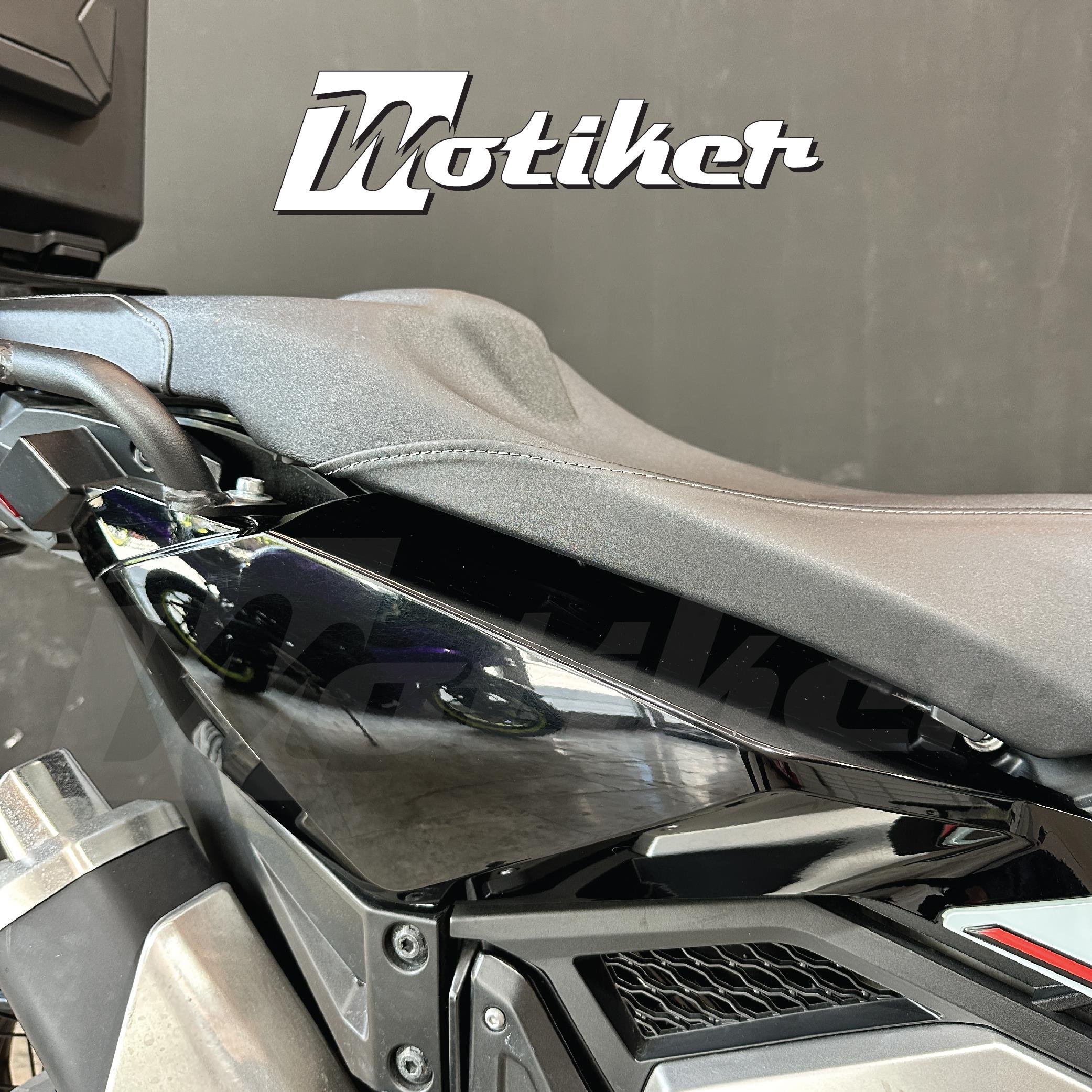 X-ADV 750 / X-ADV 750 Special EditionHONDA X-ADV 750 2021-2024 Karbon Sticker Etiket Modeli Arka Kuyruk Üzeri Sağ Sol  