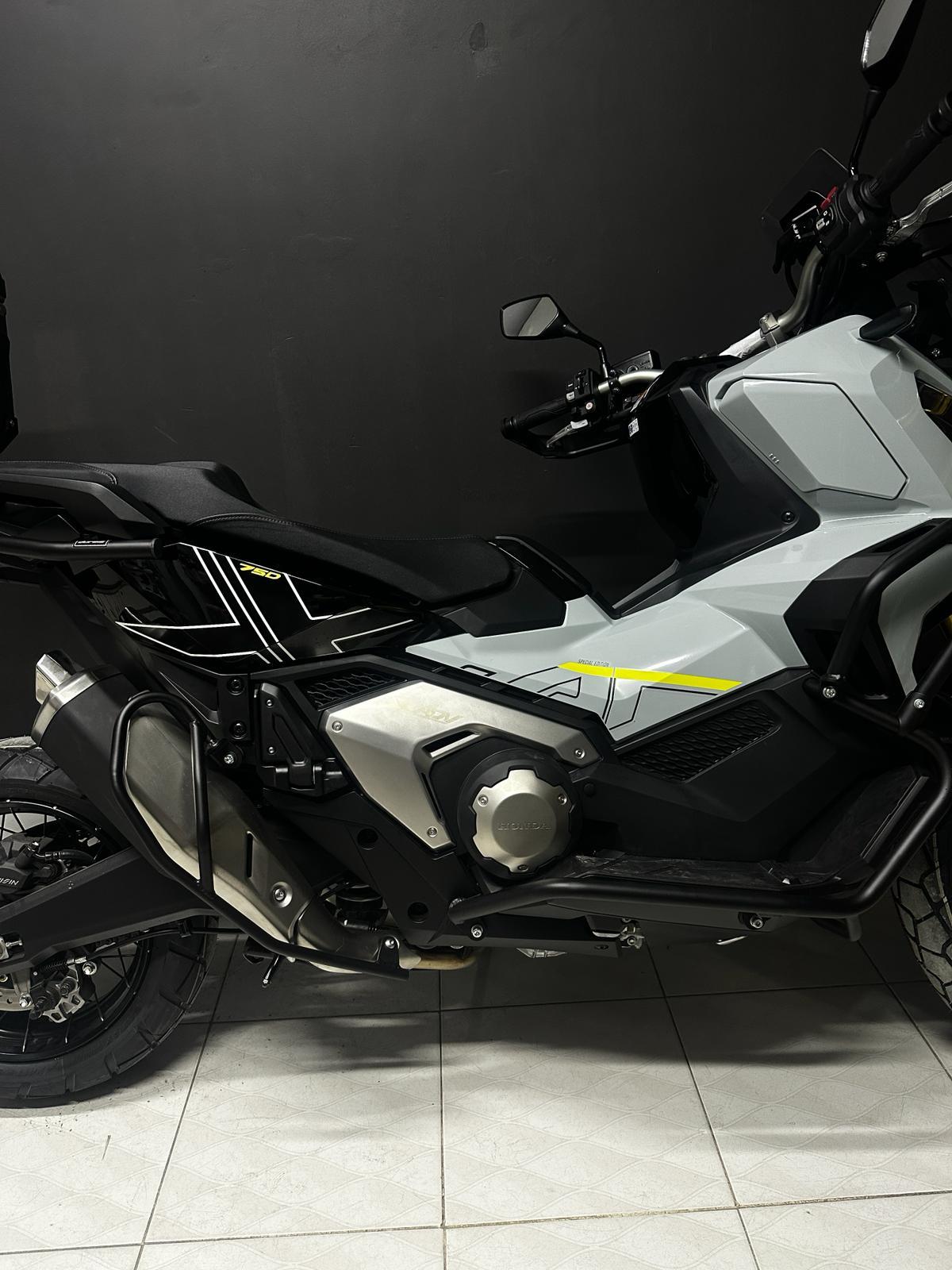 X-ADV 750 / X-ADV 750 Special EditionHonda X-ADV 750 2023/24 Special Edition Sticker Tasarım Etiket Modeli Neon Sarı