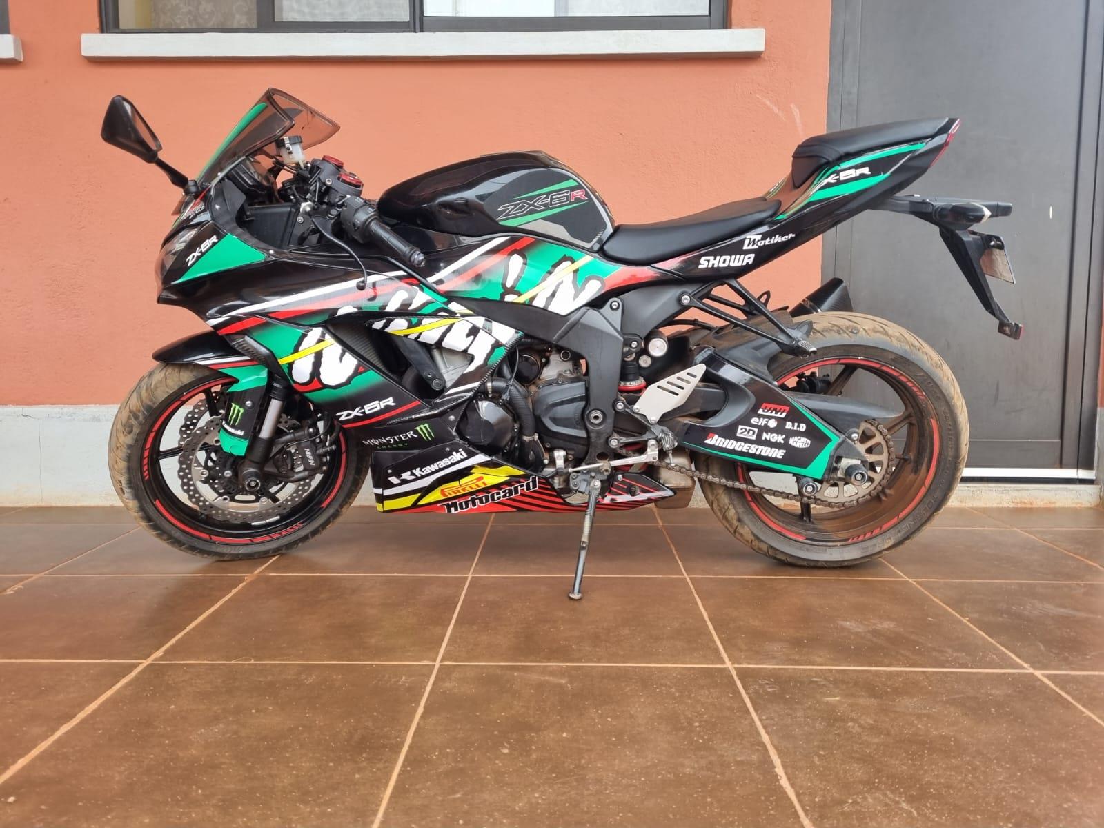 Kawasaki ZX6-R Racing Tasarım Modeli