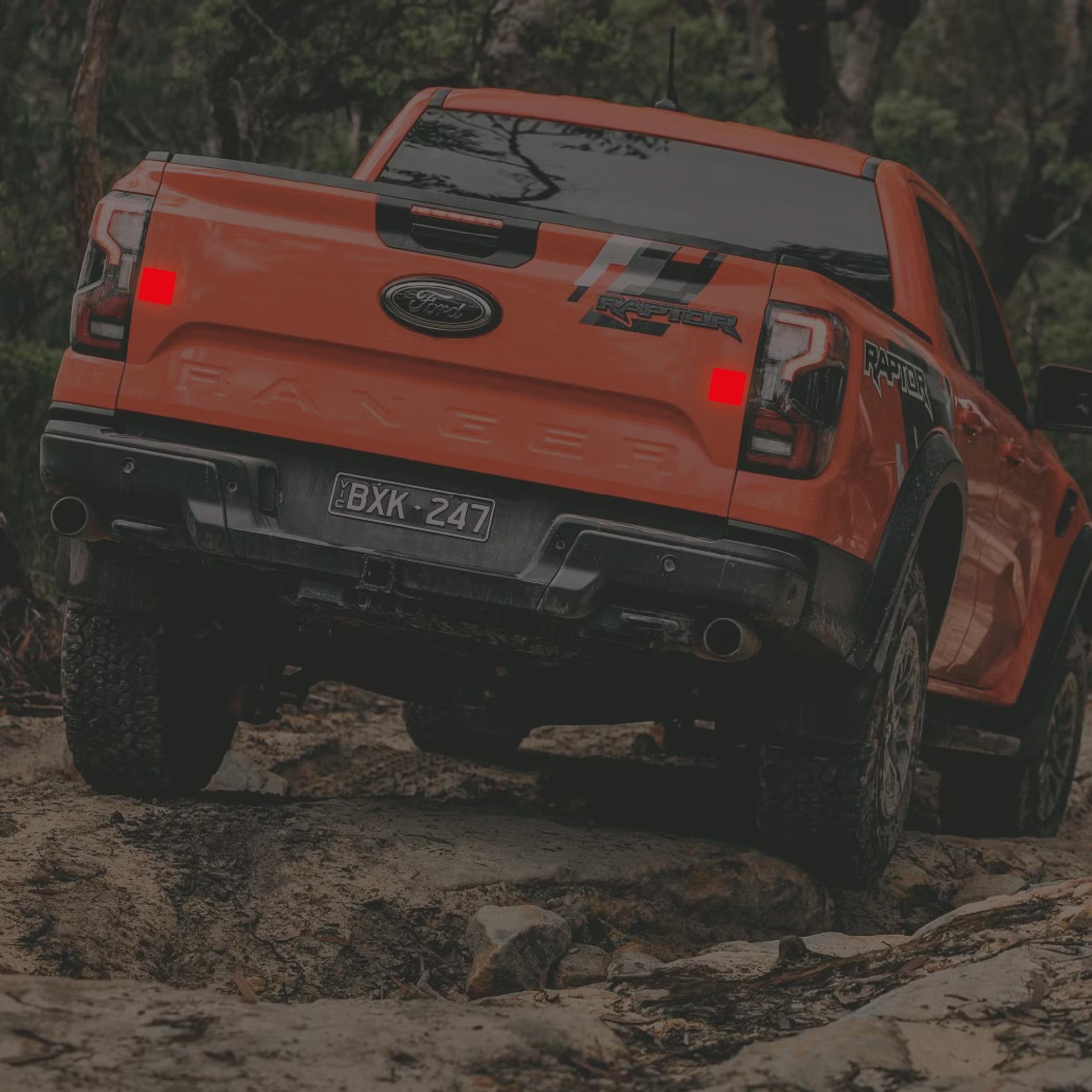 Reflective StickerKırmızı Reflective (Reflektif) 2'li Kare Sticker Paketi Otomobil Motosiklet Reflektif Parlayan Sticker Etiket Modeli