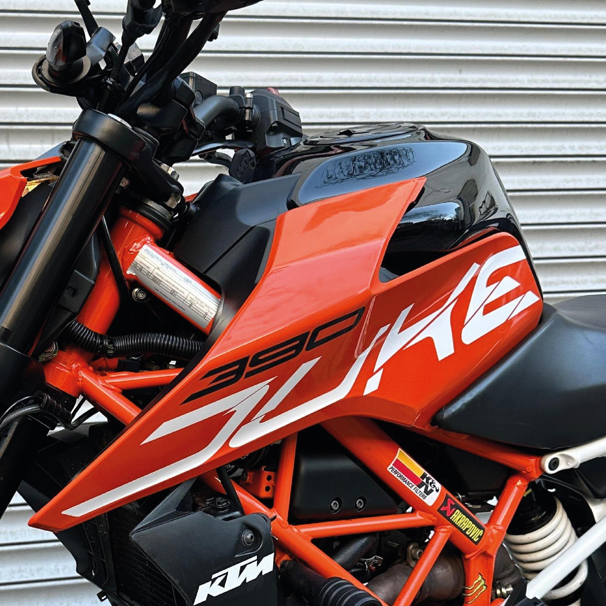 DUKE 390Ktm 390 Duke Sol Grenaj Orjinal Tasarım Sticker Etiket Modeli 