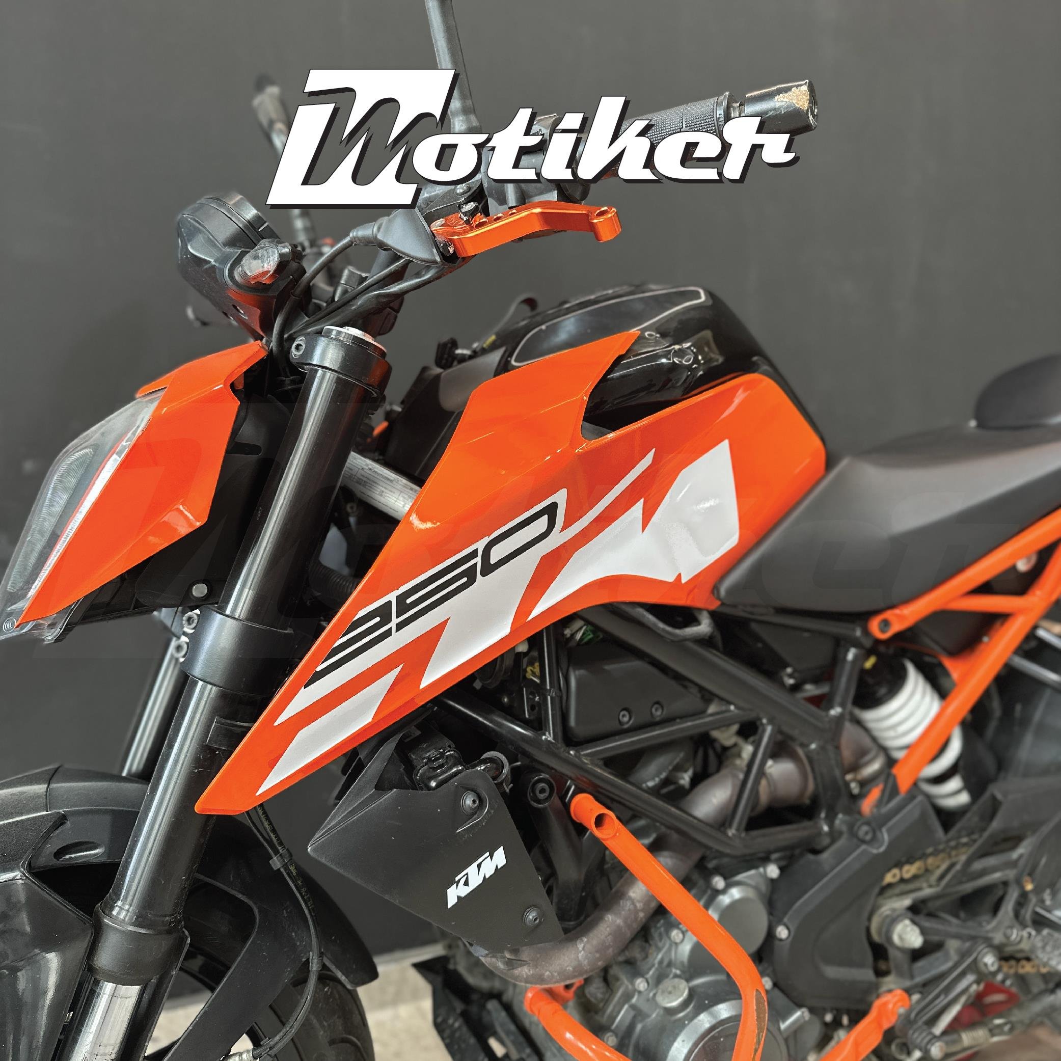 KTMKTM Duke 250 Beyaz Orijinal Tasarım Sticker Etiket Modeli Sol Grenaj