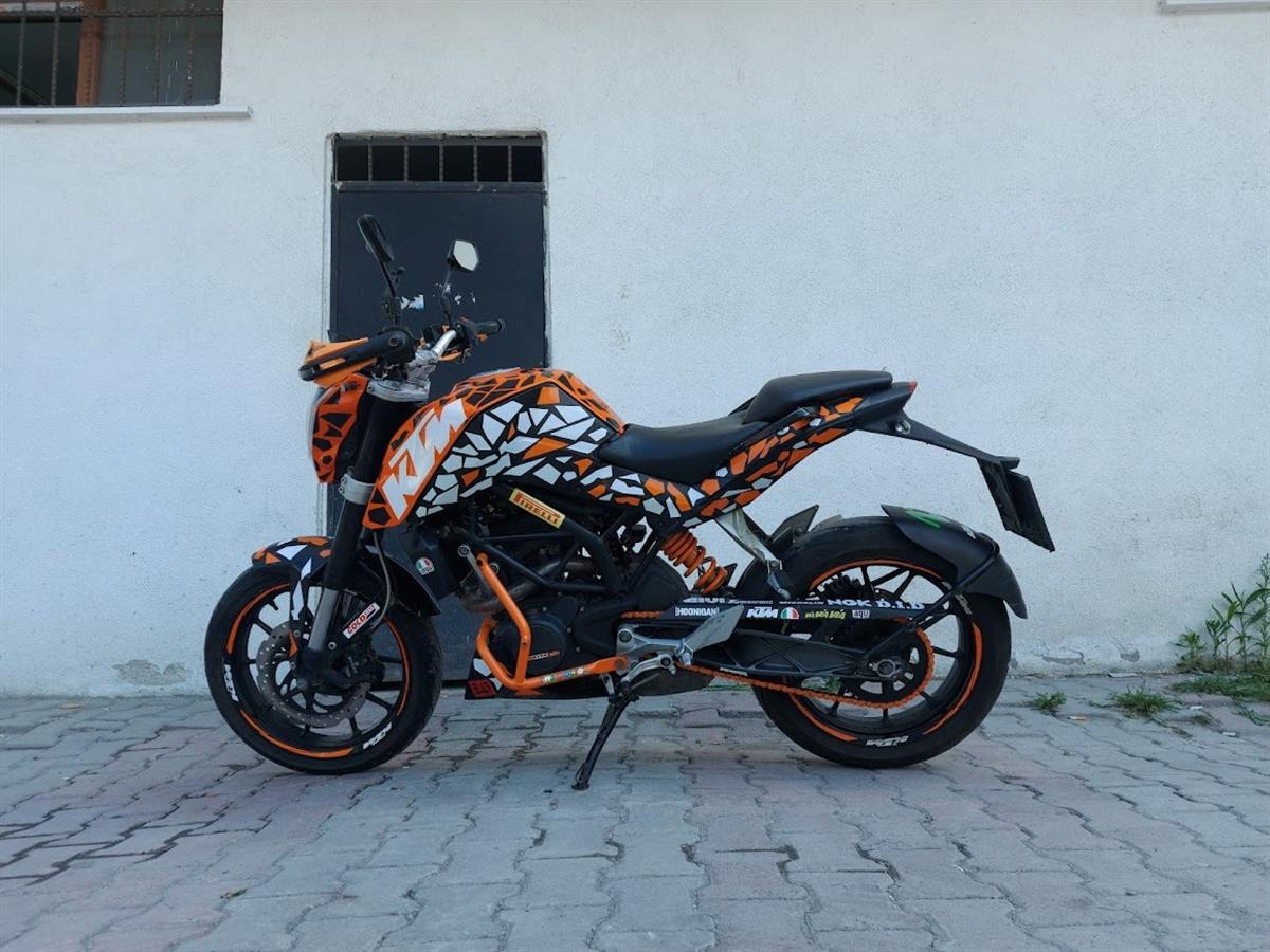 KTM Duke200 Pirelli Sticker Etiket Kaplama Modeli