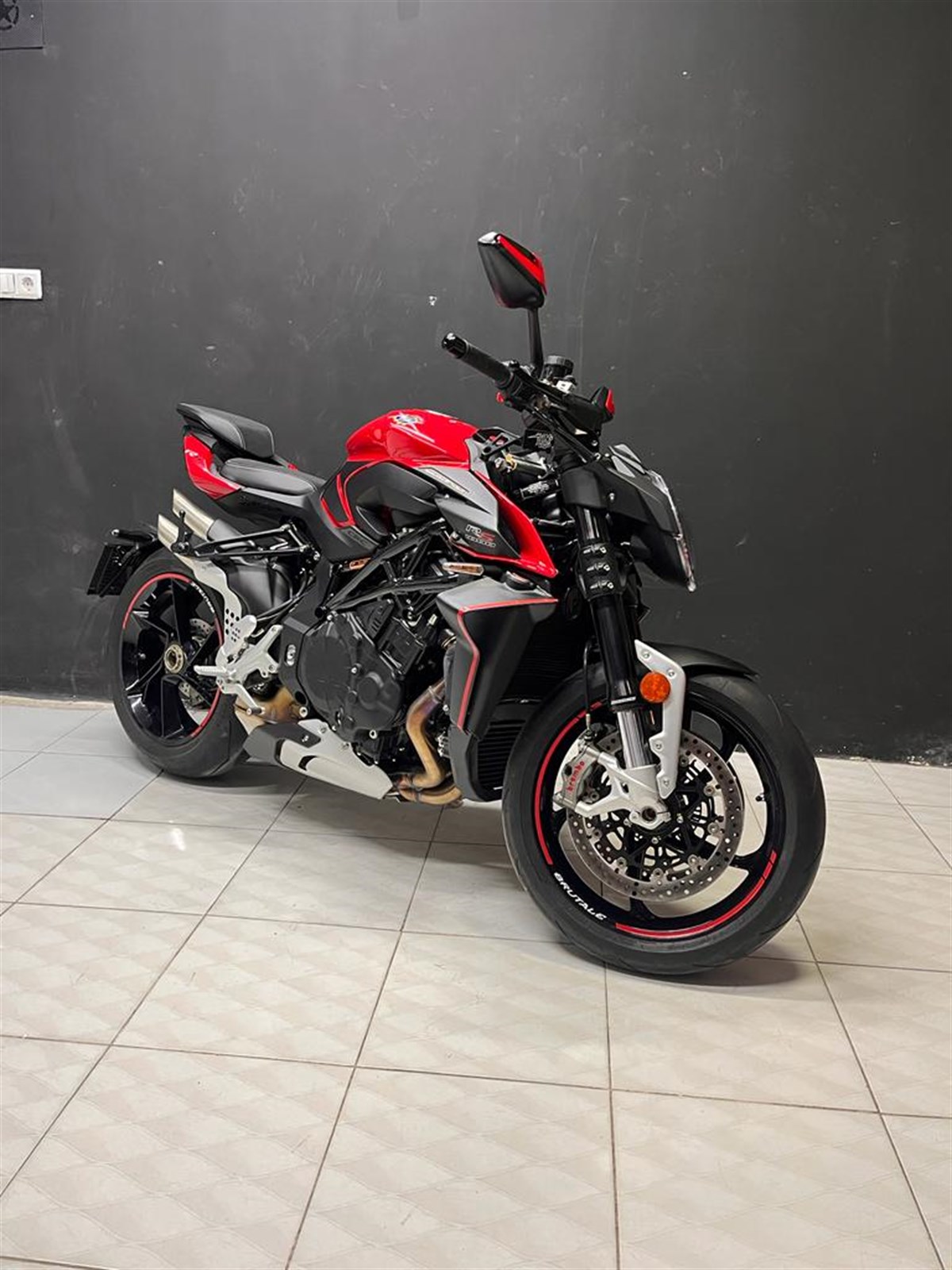 MV Agusta Brutale Jant Sticker Modeli