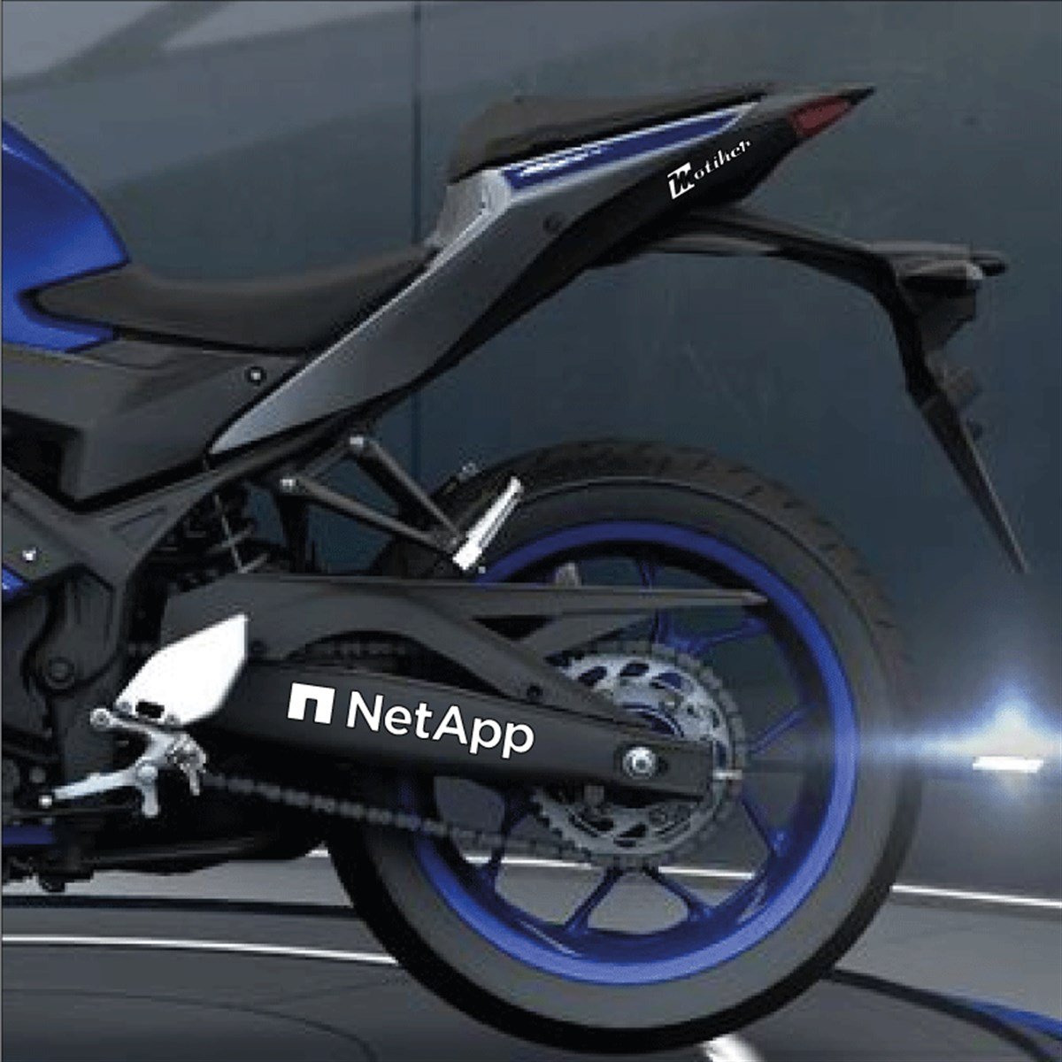 Netapp Yazılı Beyaz Arka Maşa Sticker Etiket Modeli