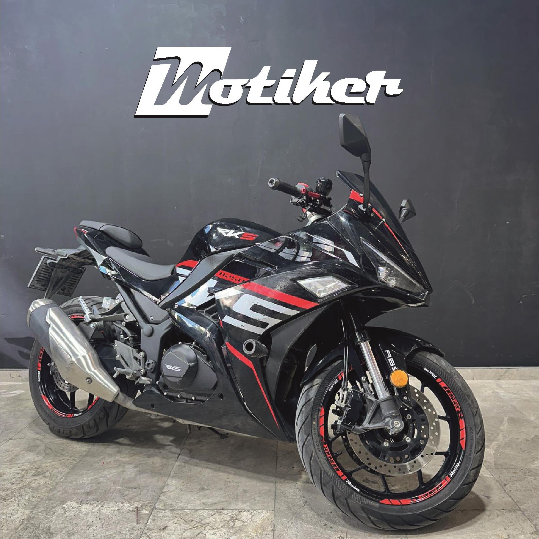 RKSRKS R250 Kırmızı Motosiklet Jant Sticker Etiket Çıkartma Modeli