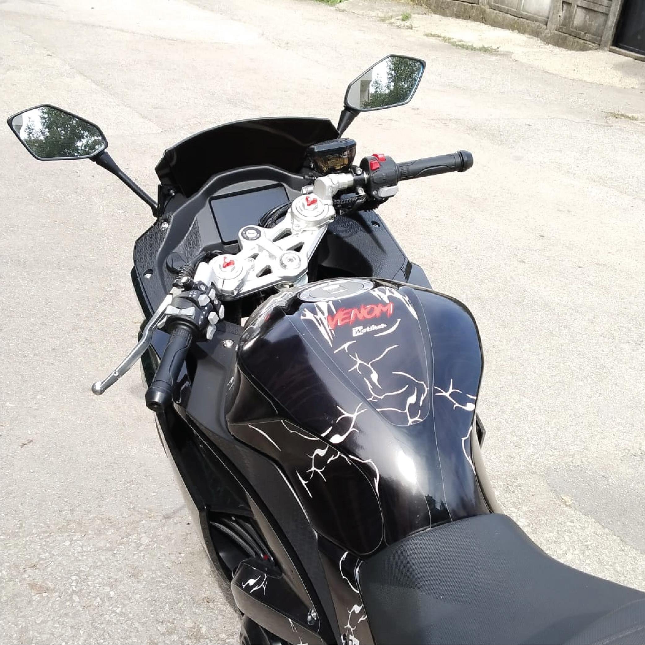 RKSRKS R250 Kırmızı Siyah Venom Parçalı Kaplama Sticker Etiket Modeli