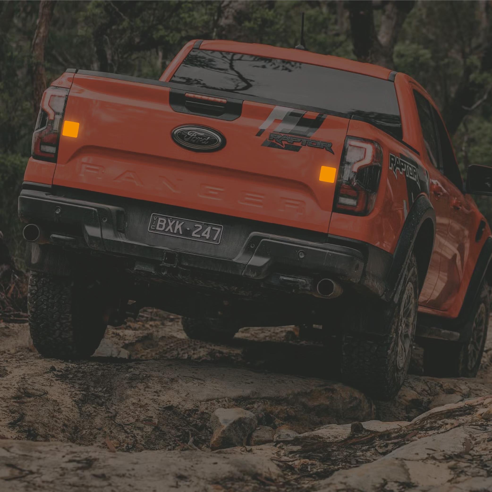 Reflective StickerSarı Reflective (Reflektif) 2'li Kare Sticker Paketi Otomobil Motosiklet Reflektif Parlayan Sticker Etiket Modeli