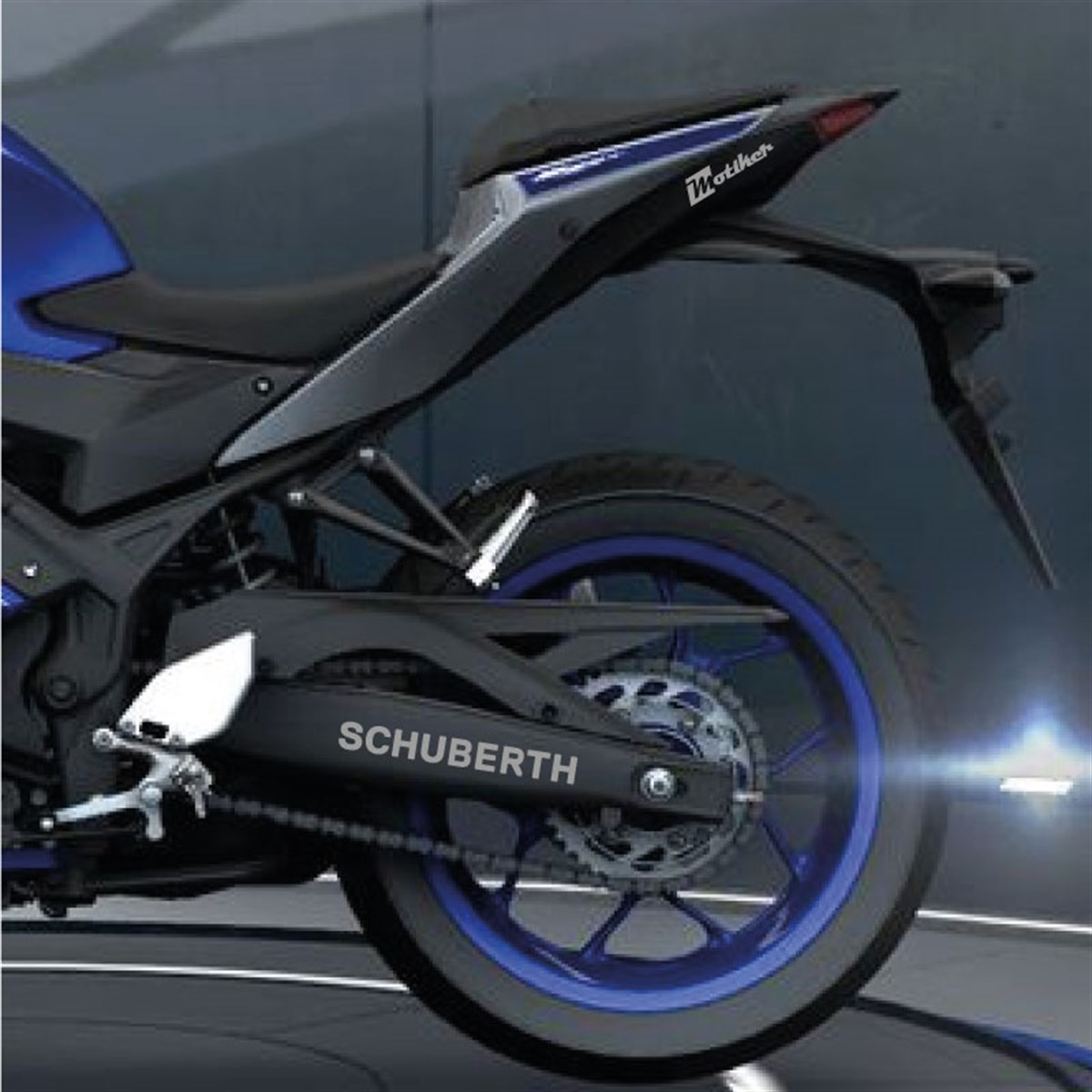 Schuberth Yazılı Metalik Gri Arka Maşa Sticker Etiket Modeli