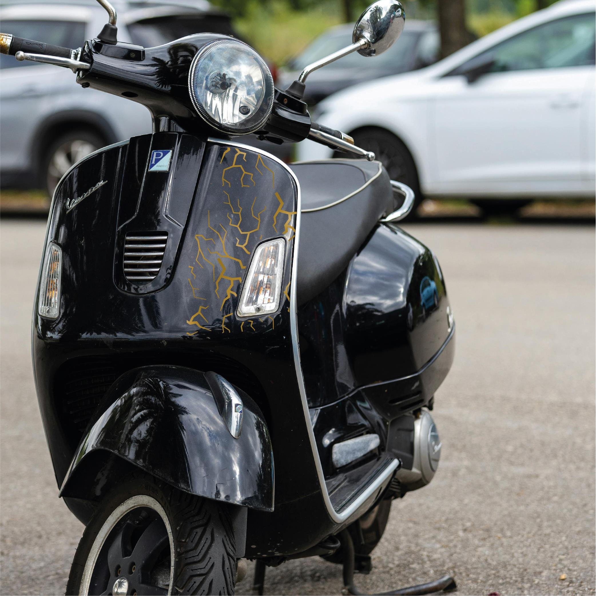 MARKALARŞimşek Sticker 25x25cm Folyo Kesim Evrensel Desen Kaplama Gold