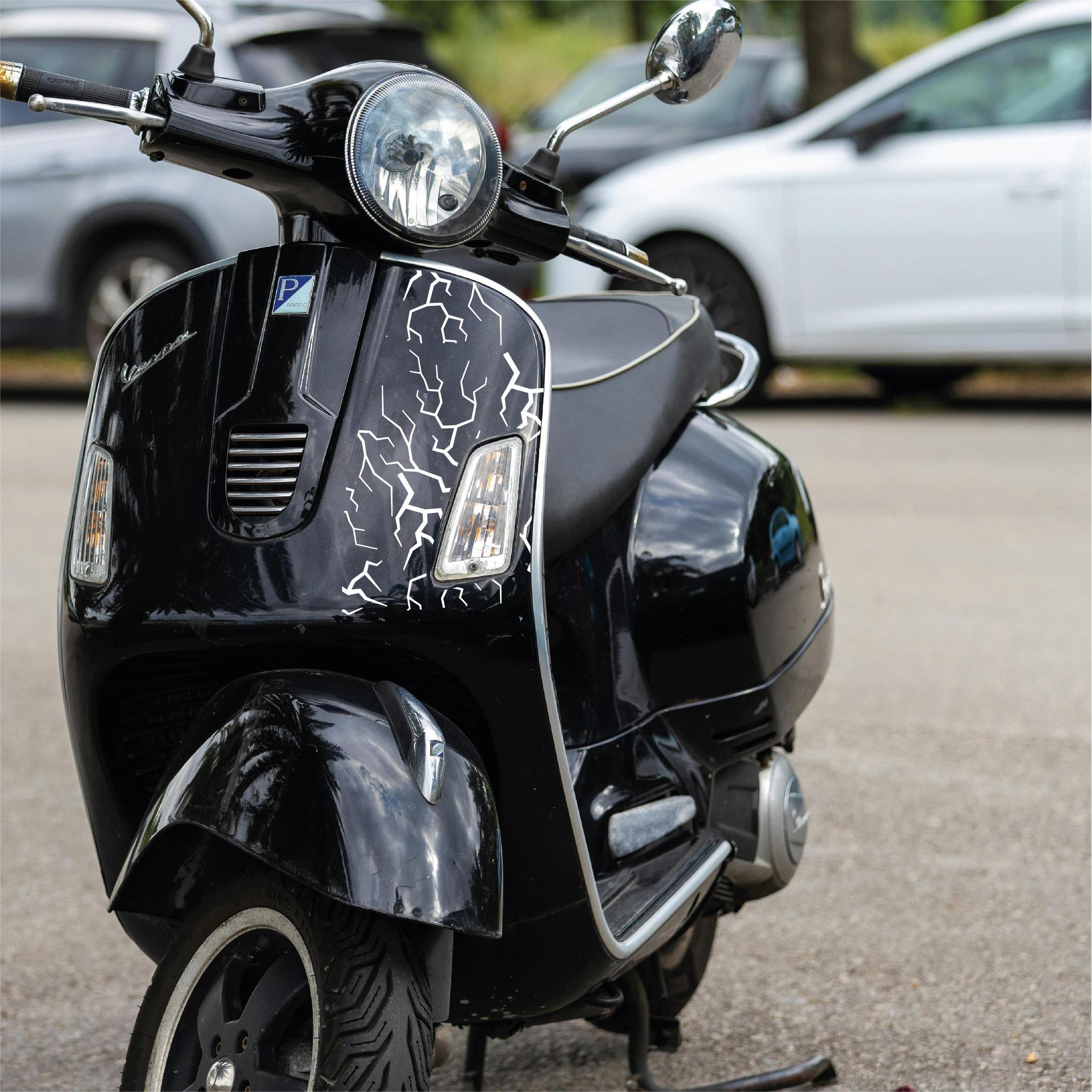 MARKALARŞimşek Sticker 25x25cm Folyo Kesim Evrensel Desen Kaplama Beyaz