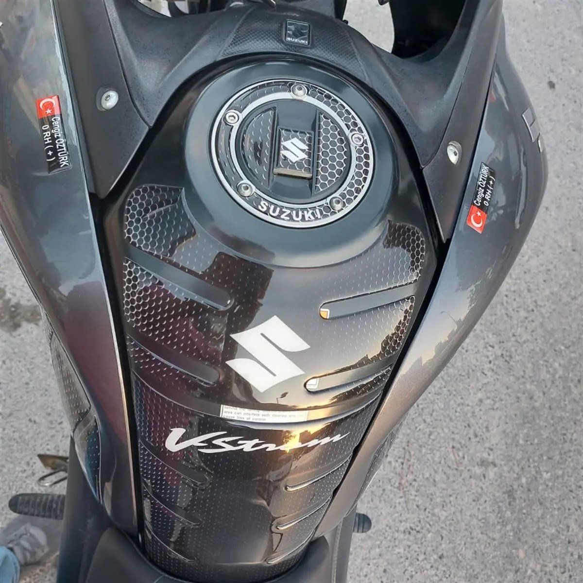 Suzuki V Strom DL650 Tank Pad Damla Sticker Etiket Modeli