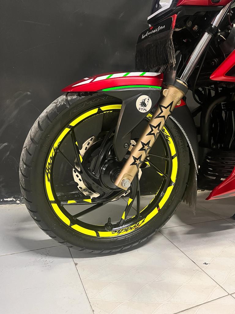 TVS Apache Jant Sticker Etiket Modeli Neon Sarı