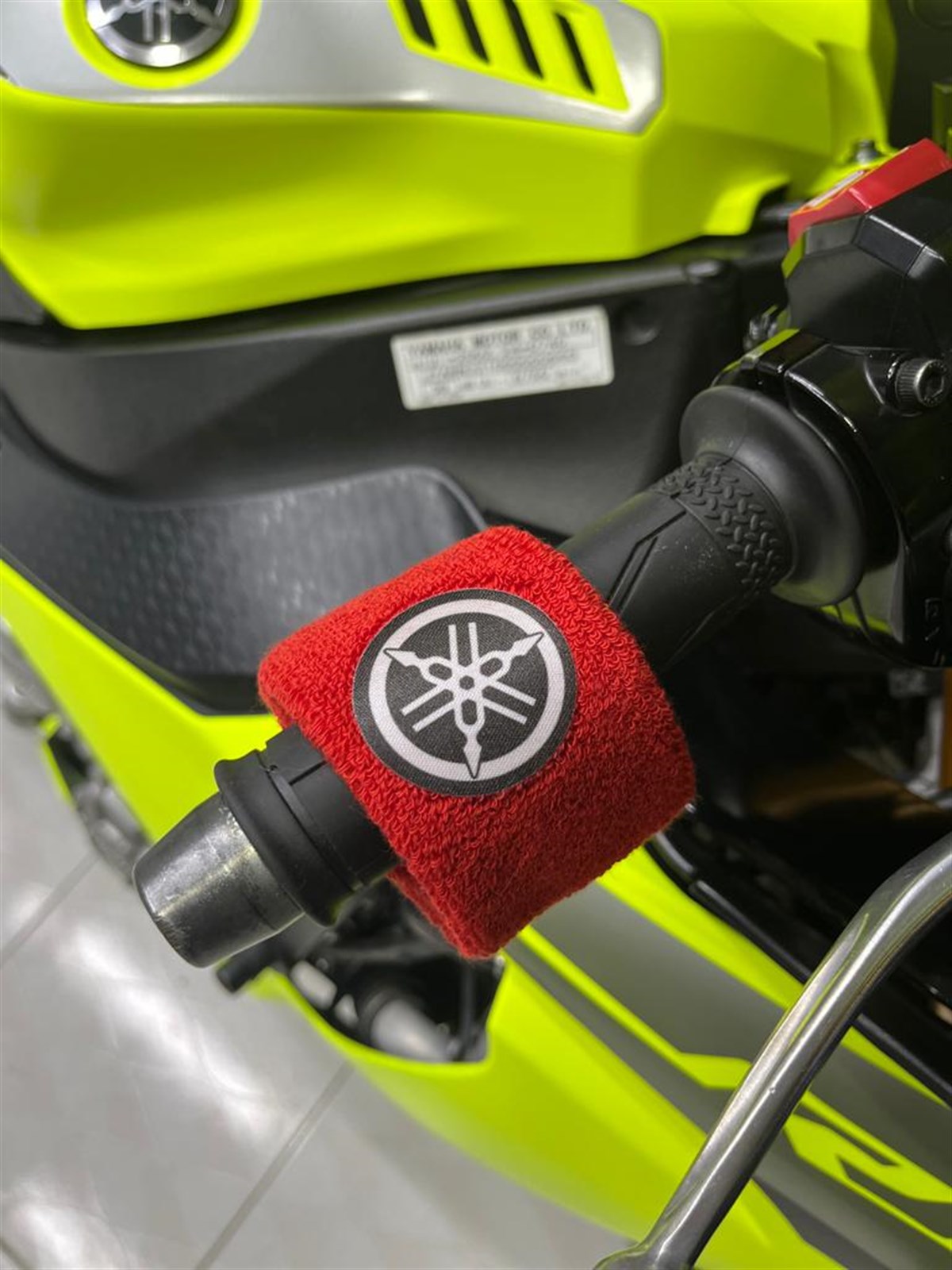 Yamaha Fren Hidrolik Çorabı Kırmızı Bileklik