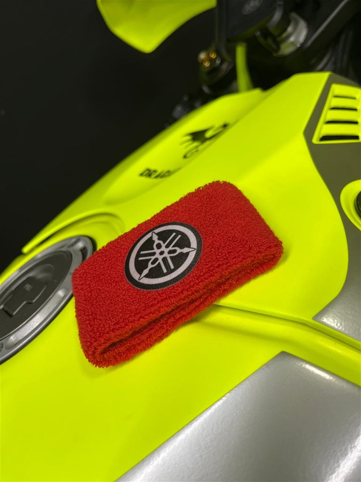 Yamaha Fren Hidrolik Çorabı Kırmızı Bileklik