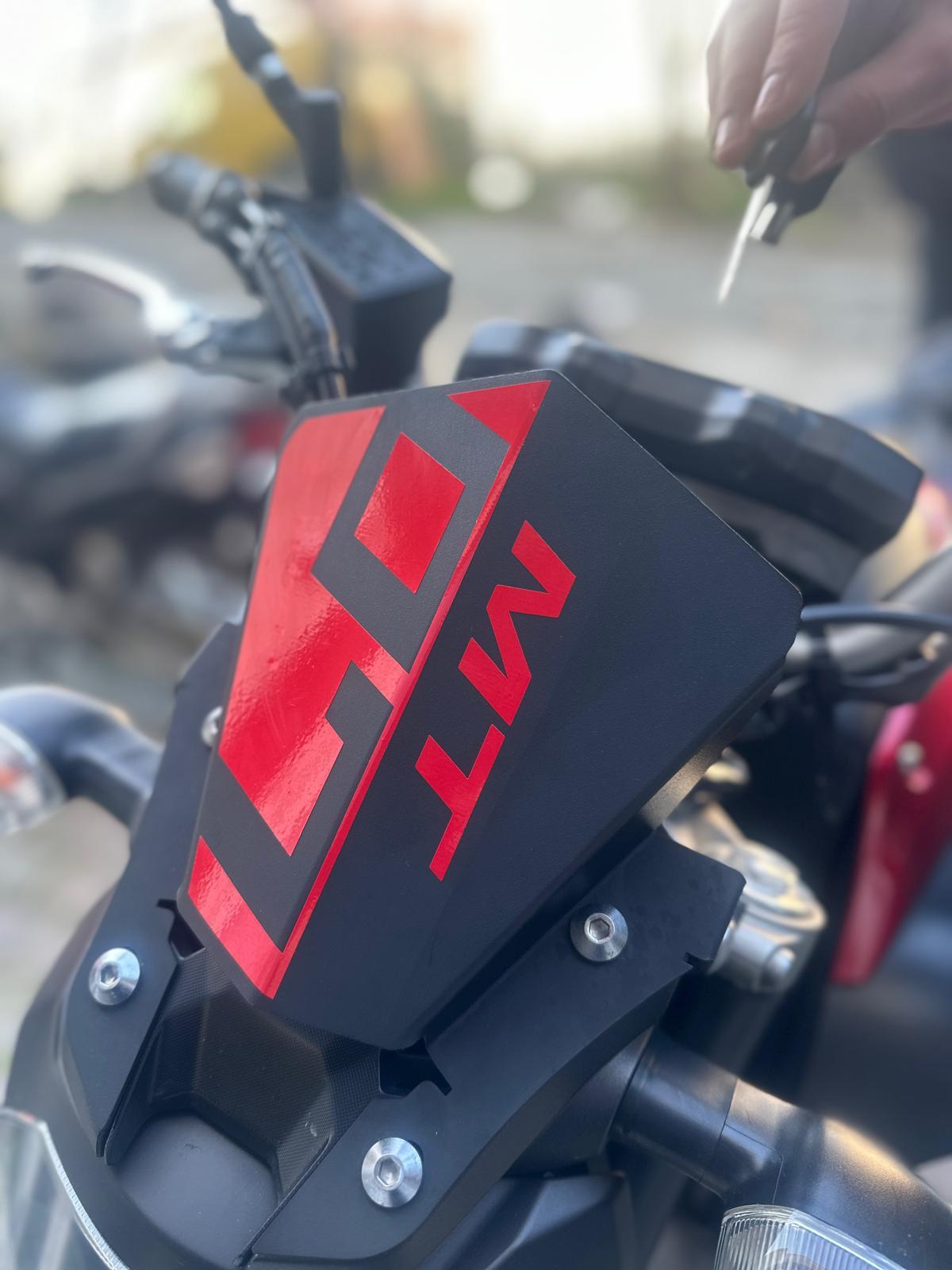 MT-07Yamaha MT-07 Ön Cam 07 Yazısı  İşareti Sticker Etiket Modeli